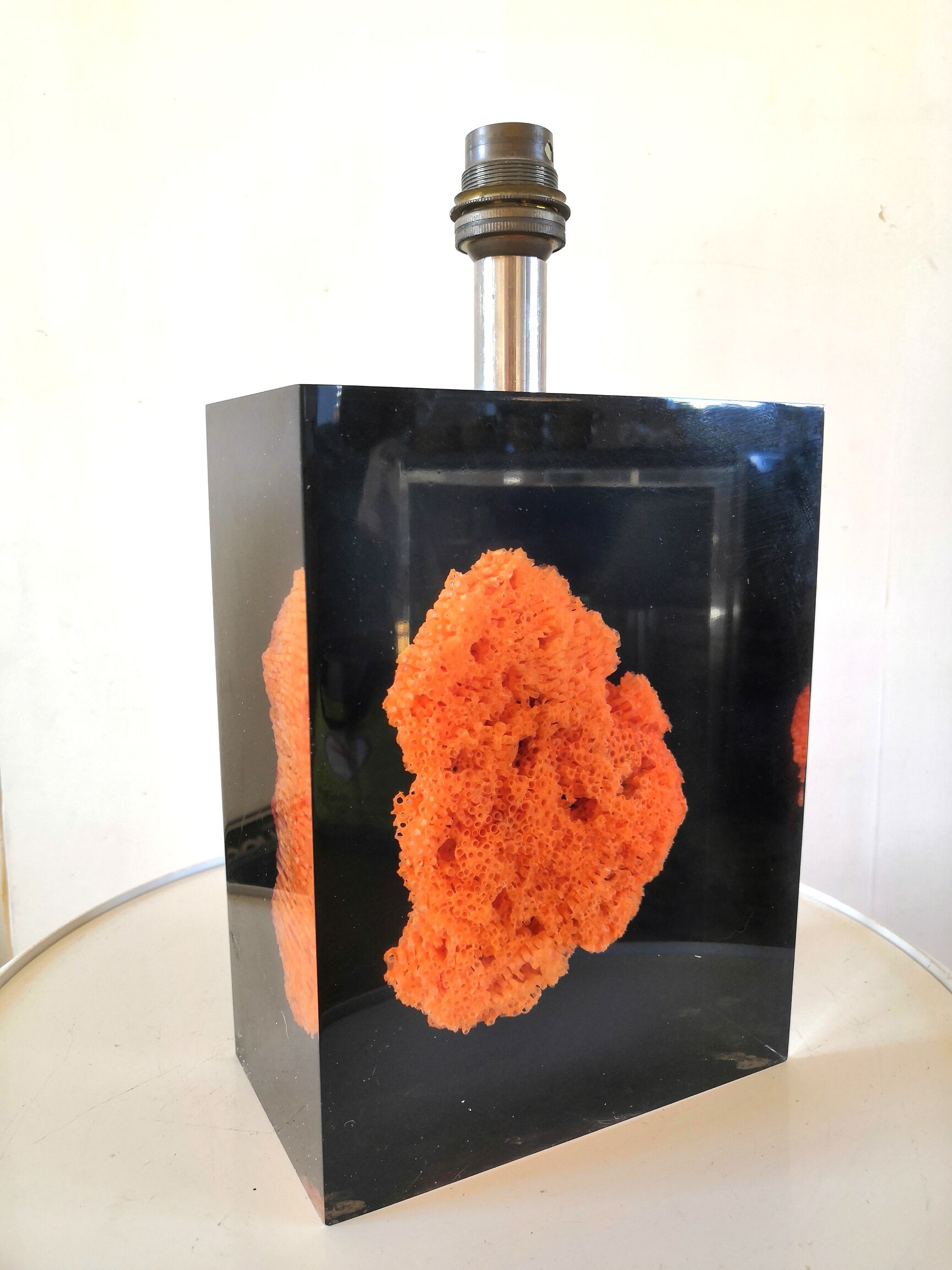 Resin lamp inclusion coral red design 70s