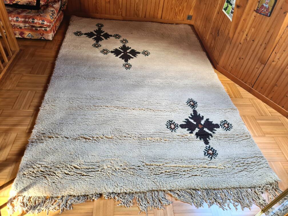 Nemencha carpet 3.1 m x 2.1 m 45 kg, original invoice label available.