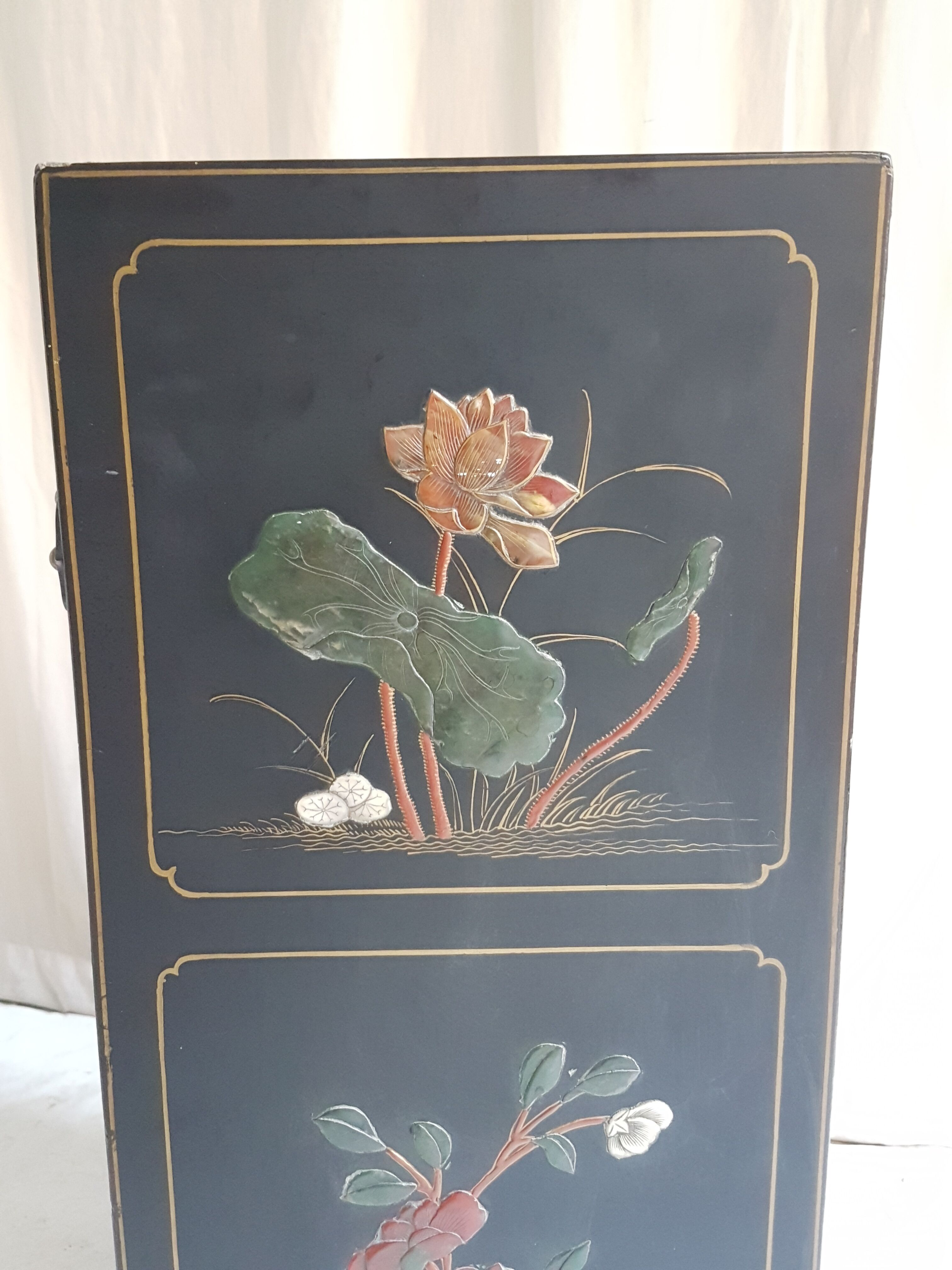 Chinese Bahut in 2-door laque