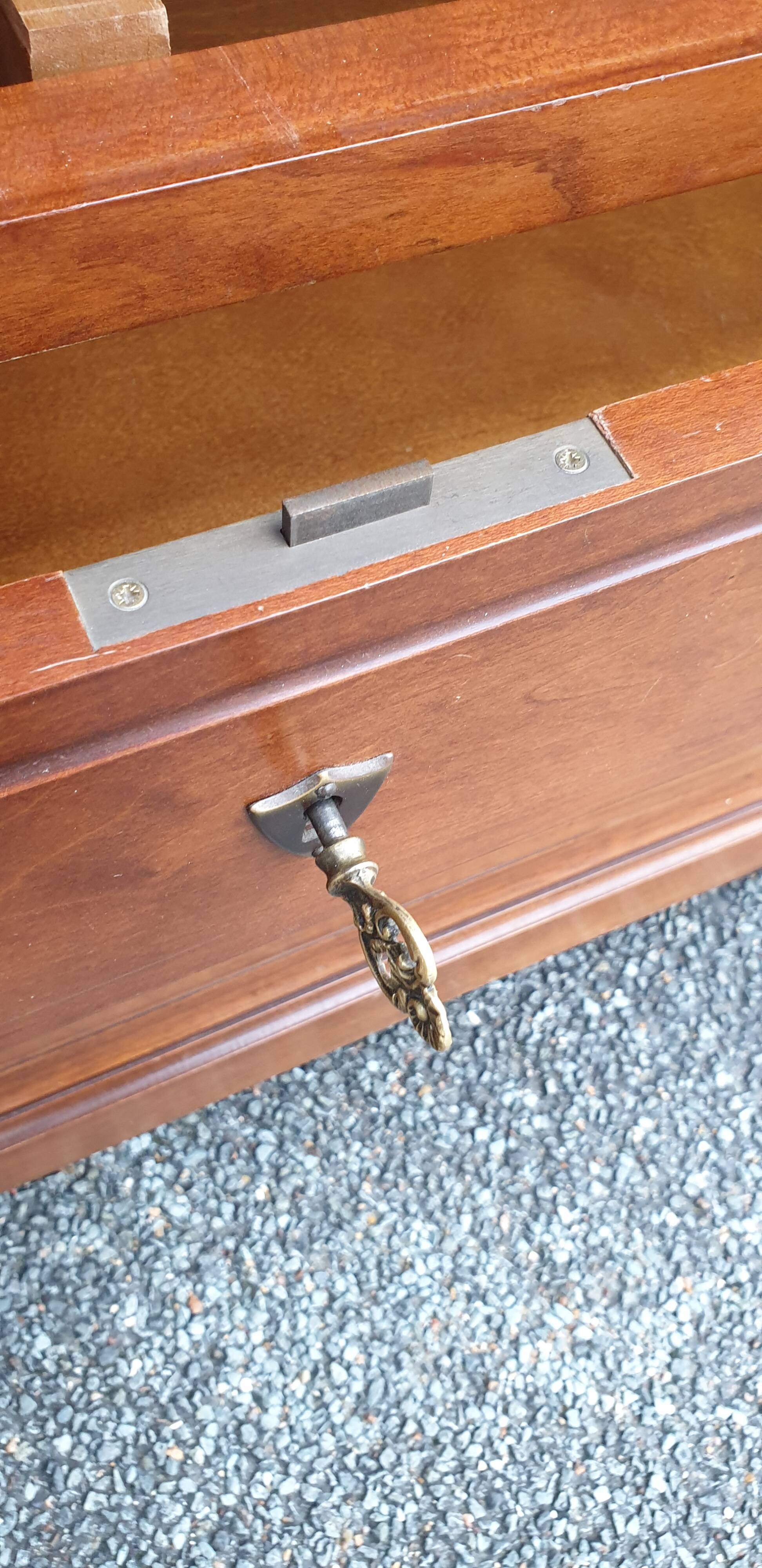 Louis Philippe chest of drawers in doucine