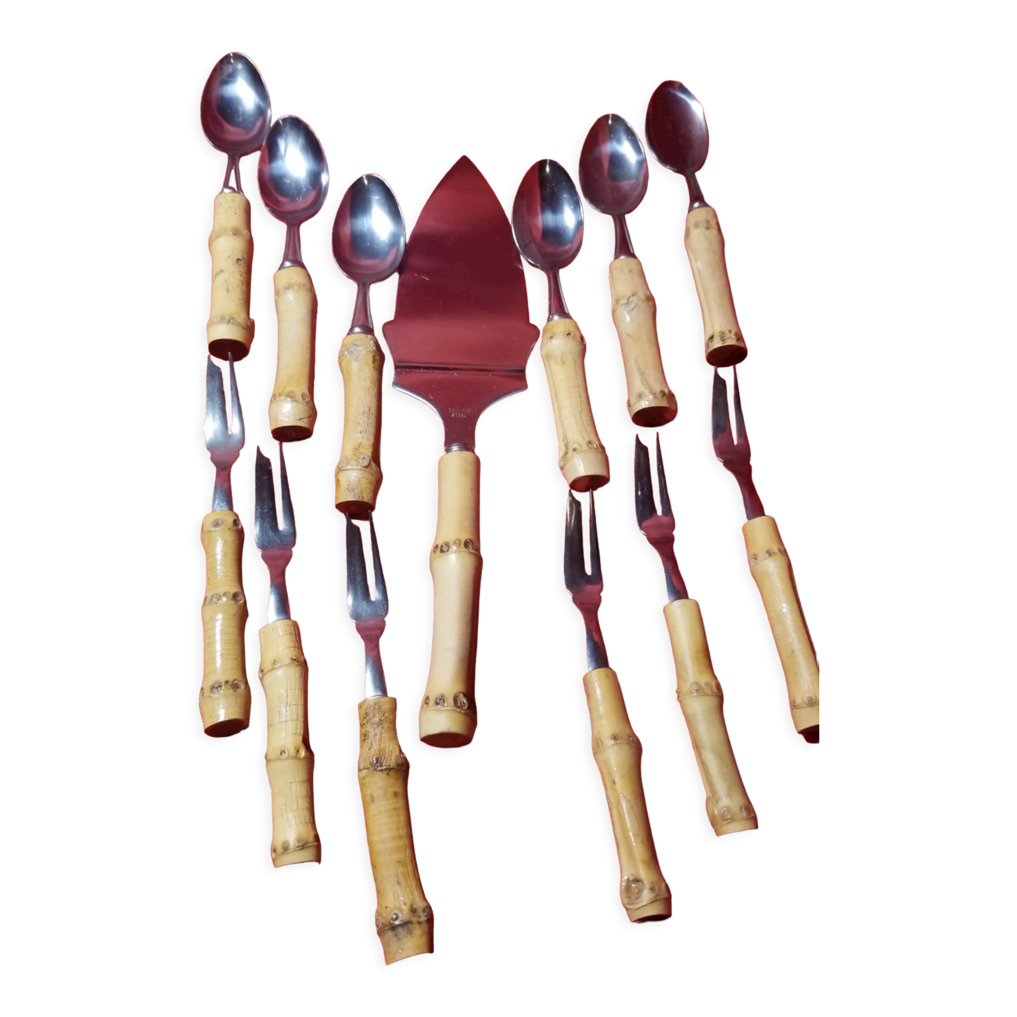 Cake cutlery service