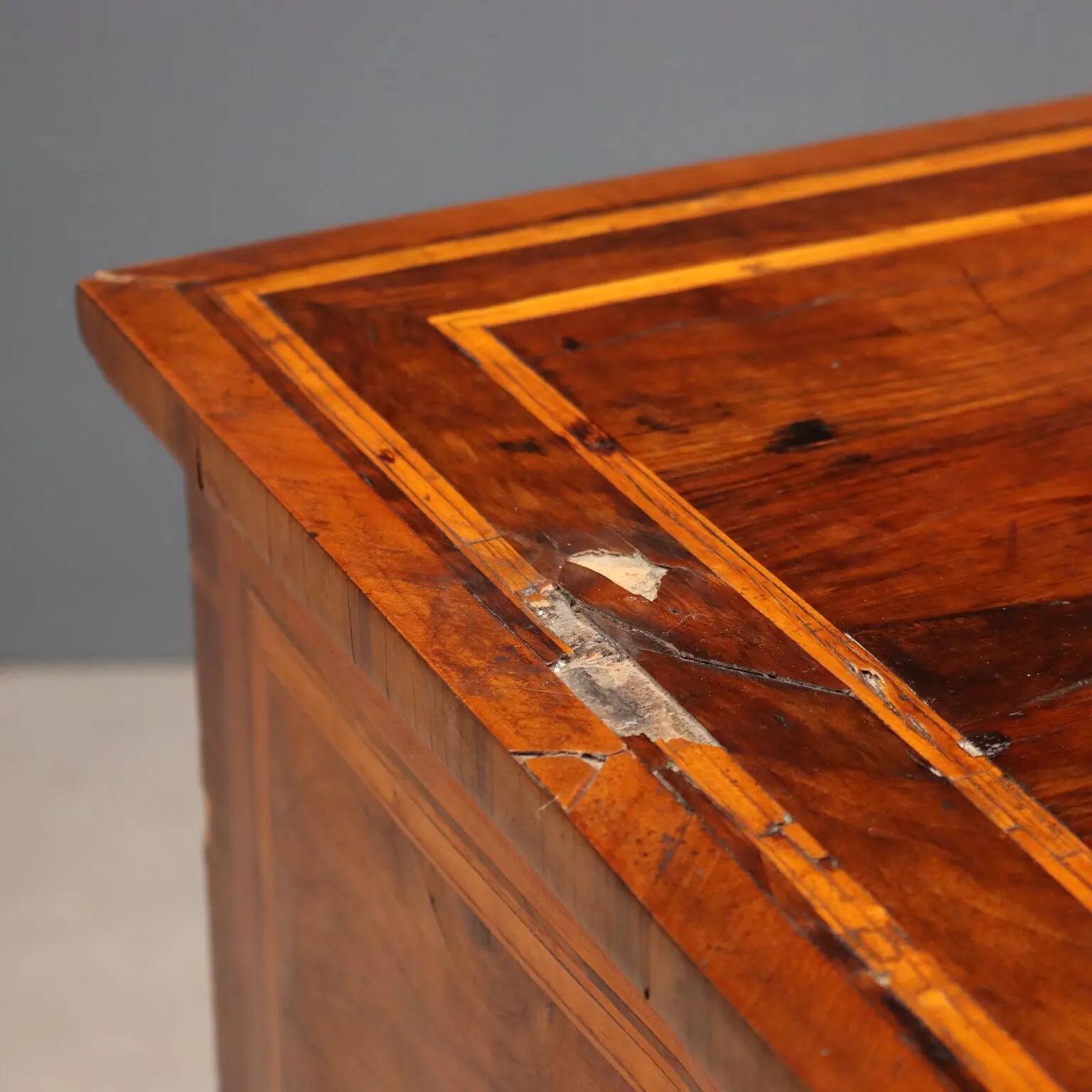Antique neoclassical cherry wood commode, Italy, 18th century.