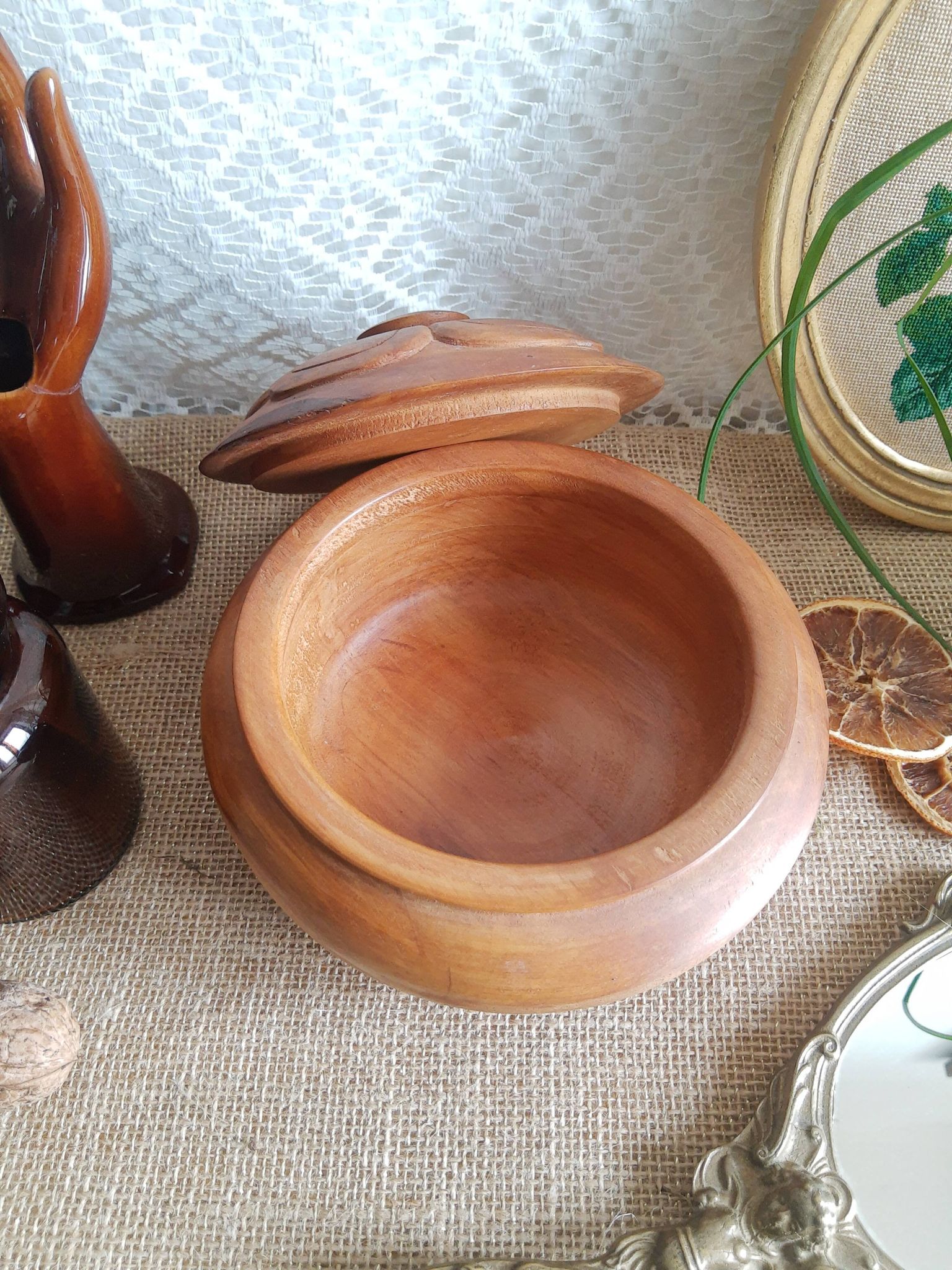 Round box with olive wood lid - vintage