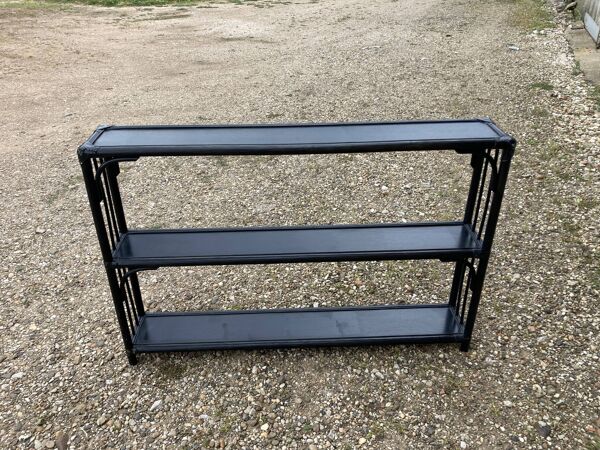 Étagère en rotin noirci