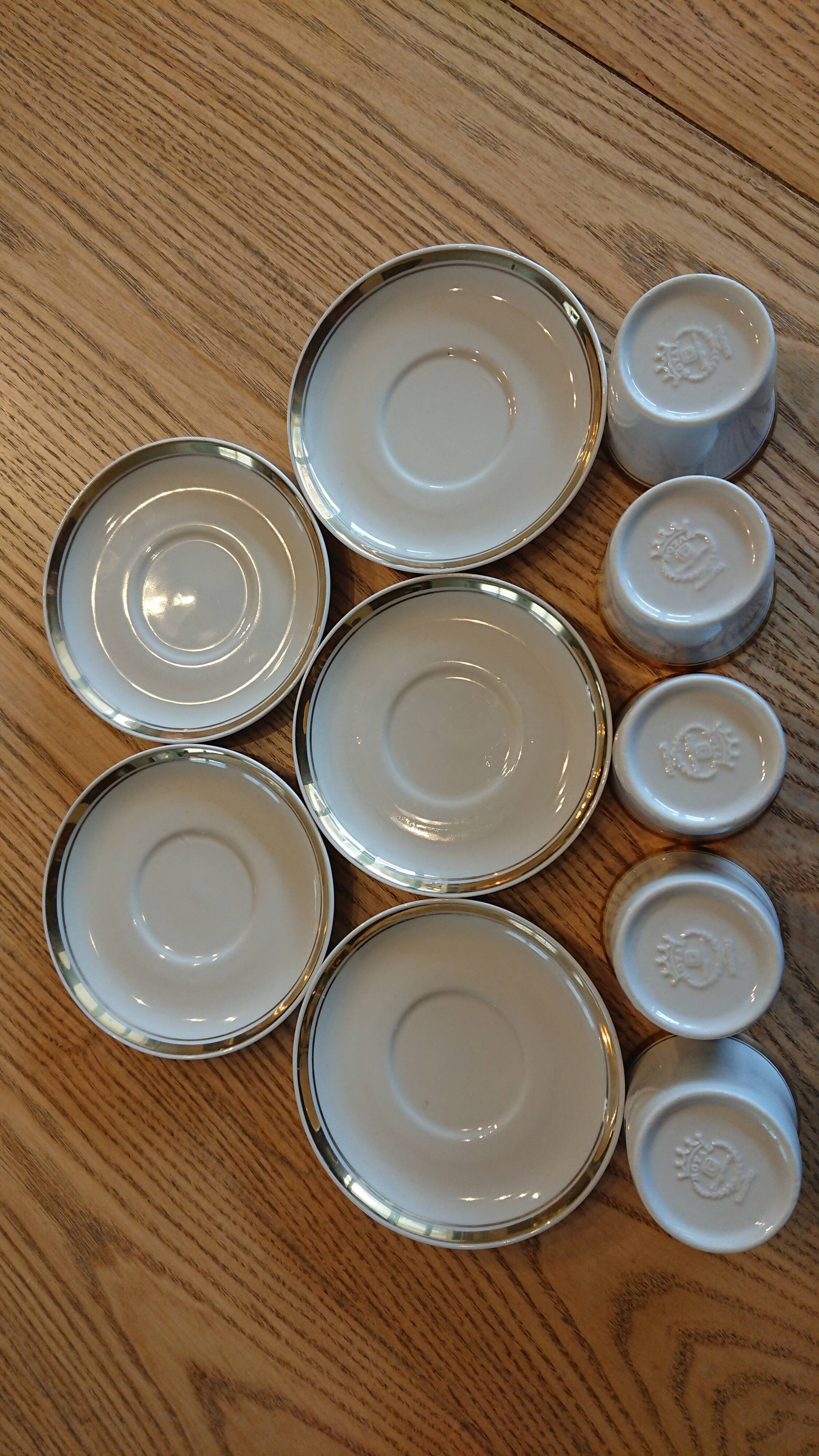 Gold pattern porcelain coffee cups