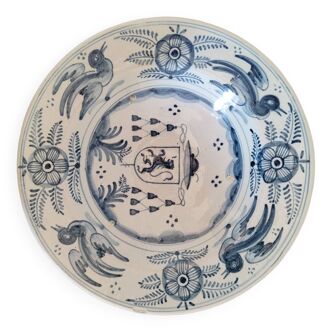 Earthenware plate of Talavera coat of arms decoration "la Menora"