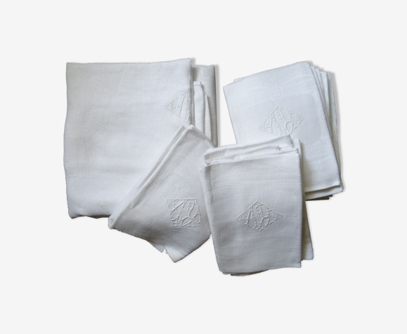 Nappe blanche et ses 12 serviettes monogrammées RV