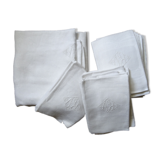 White tablecloth and its 12 RV monogrammed towels