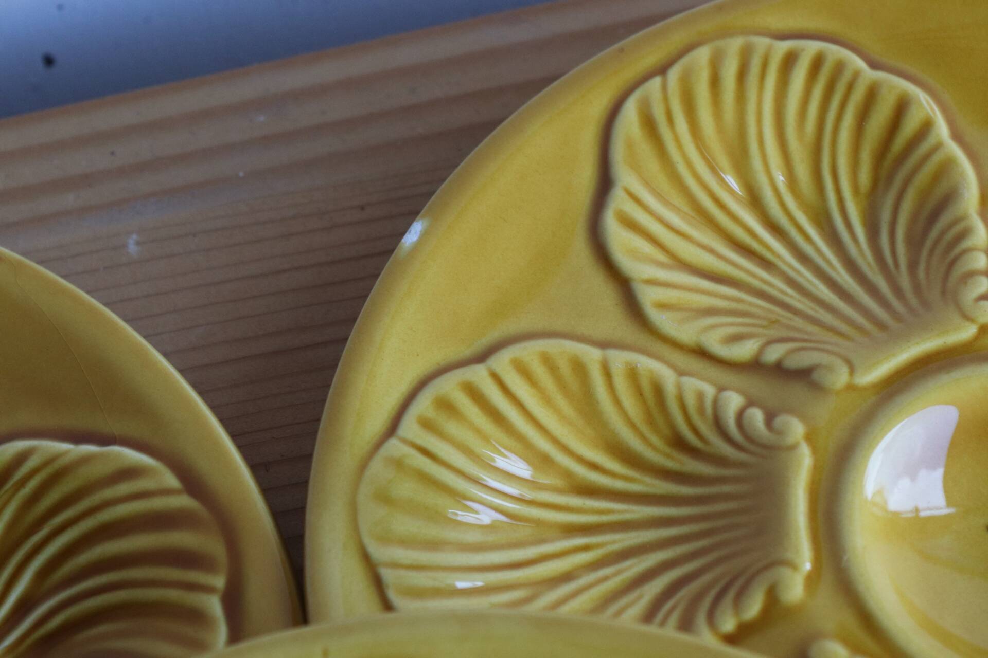 Set of 8 Proceram oyster plates