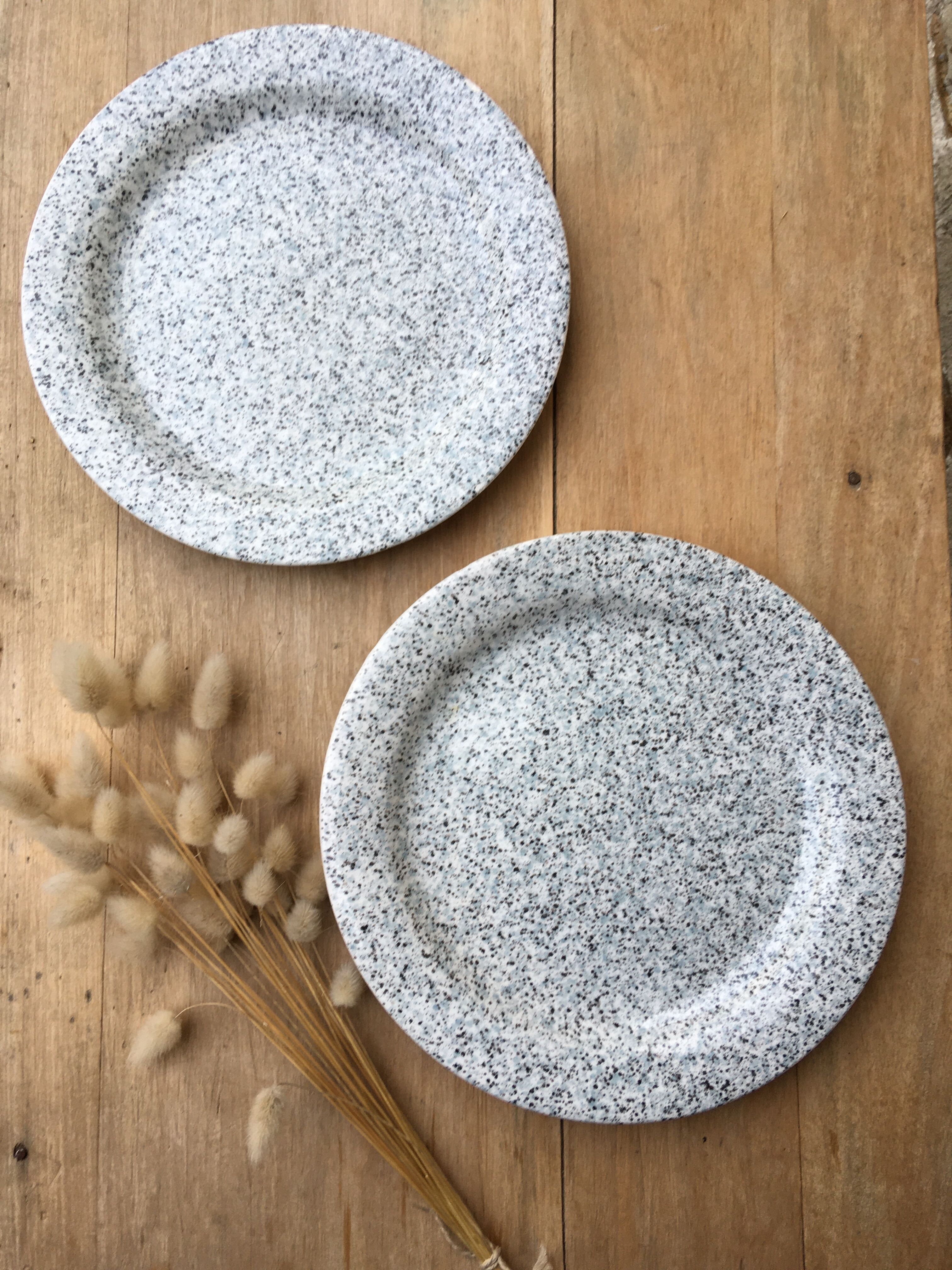 Paire d'assiettes mouchetées bleu gris Quadrifoglio