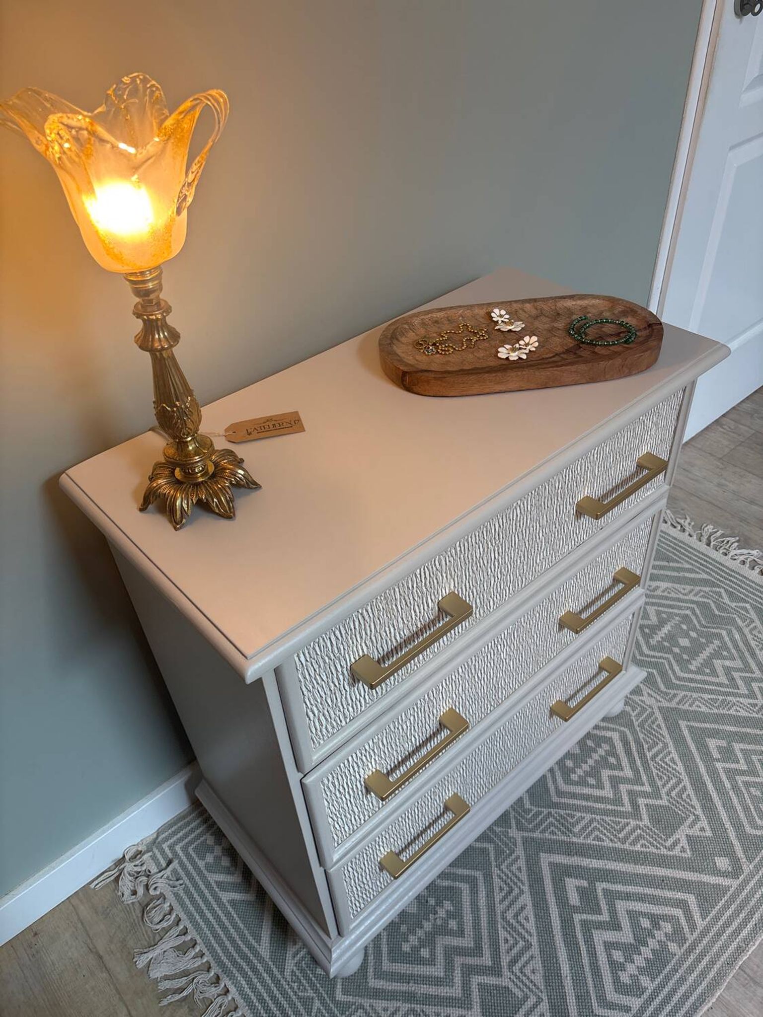 Chest of drawers