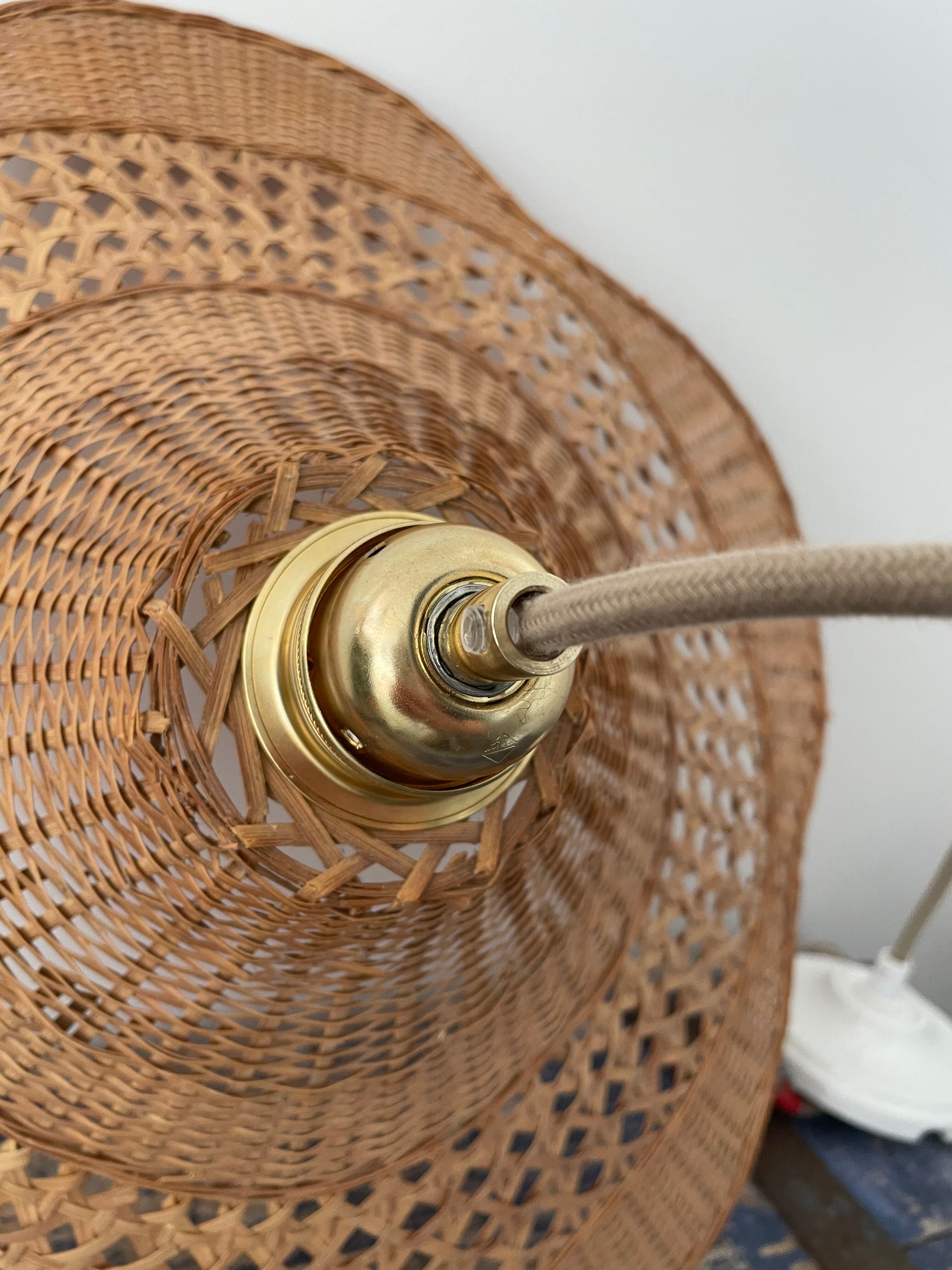 Vintage suspension in woven wicker