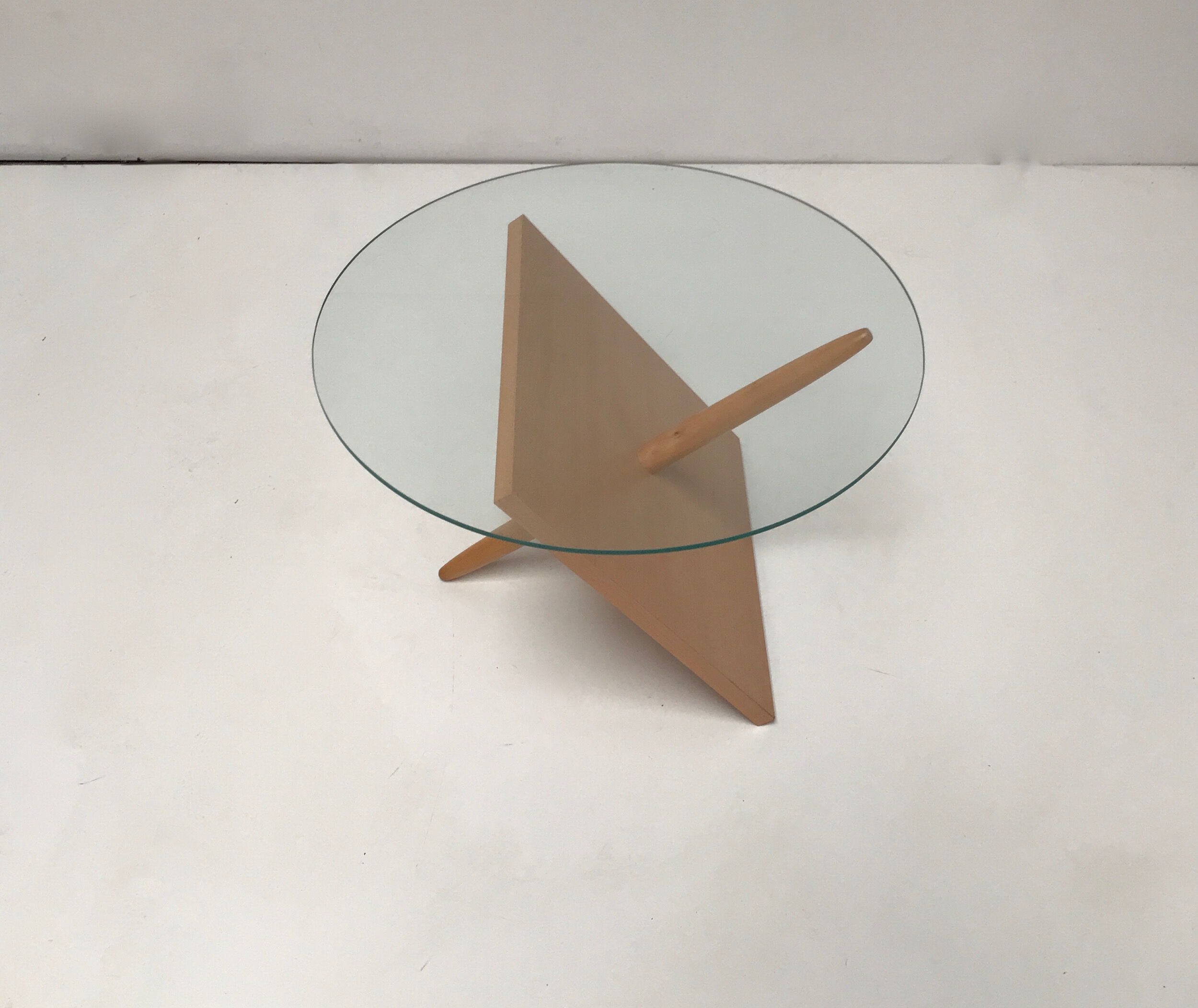 Table basse ronde en verre et bois Pays-Bas des années 1990