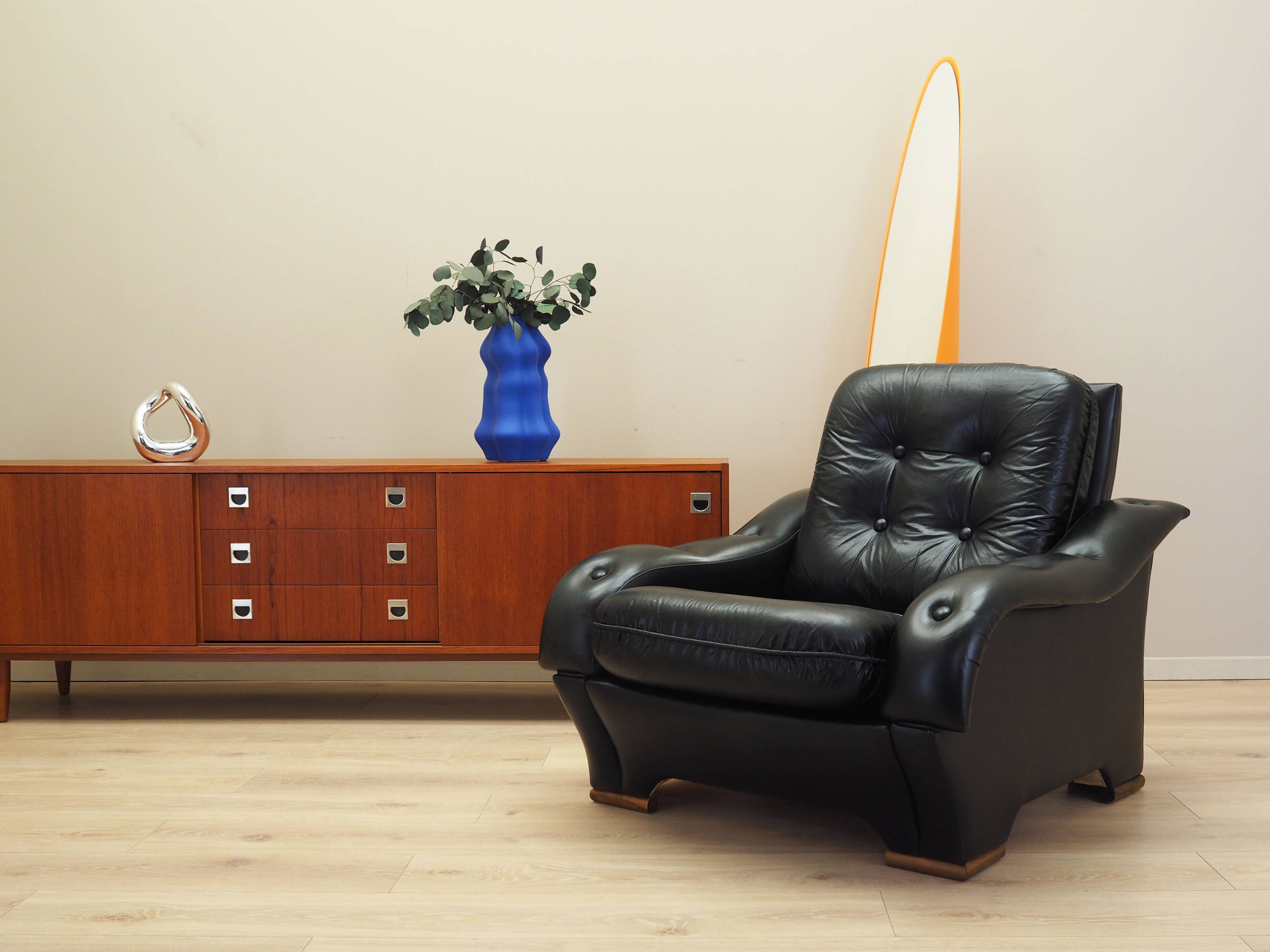 Black armchair, Italian design, 1980s, manufacture: Italy