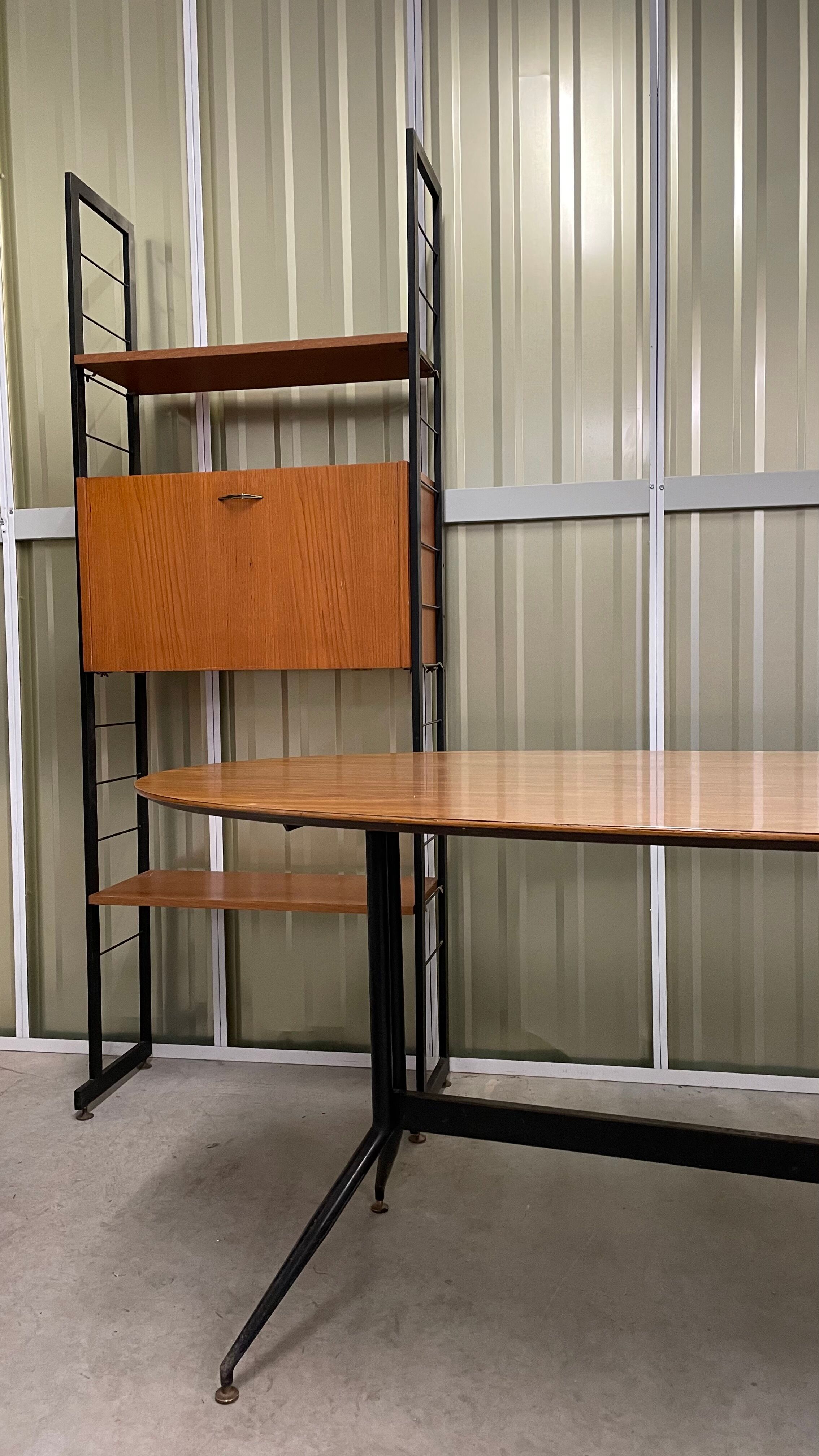 Italian oval dining table from the 60s