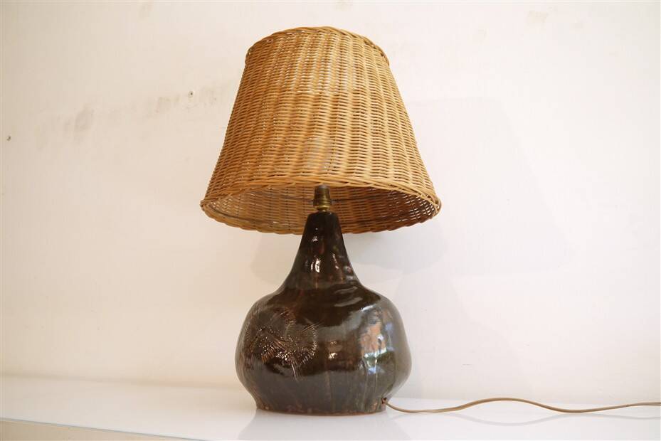 Ceramic and rattan lamp from the 20th century.