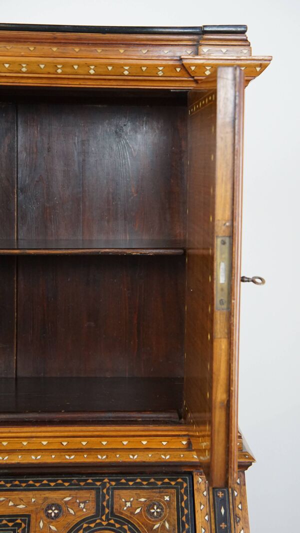 Secrétaire italien ancien marqueté de style mauresque, vers 1860