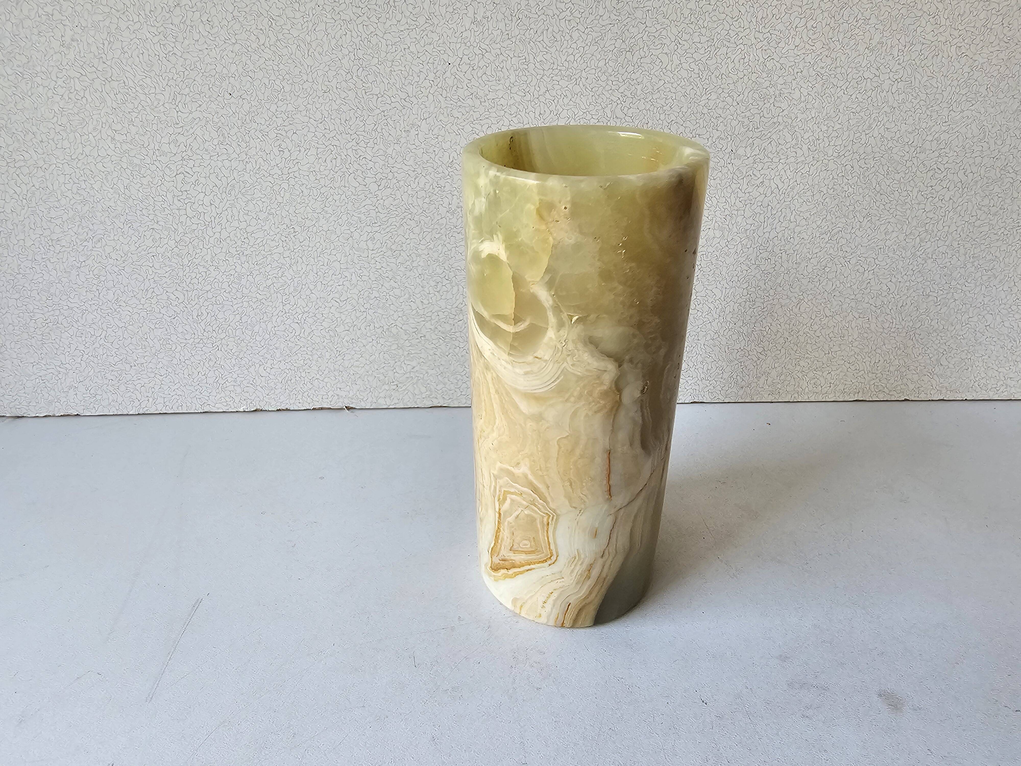 Vintage cylindrical roll vase in Onyx from the 1960s.