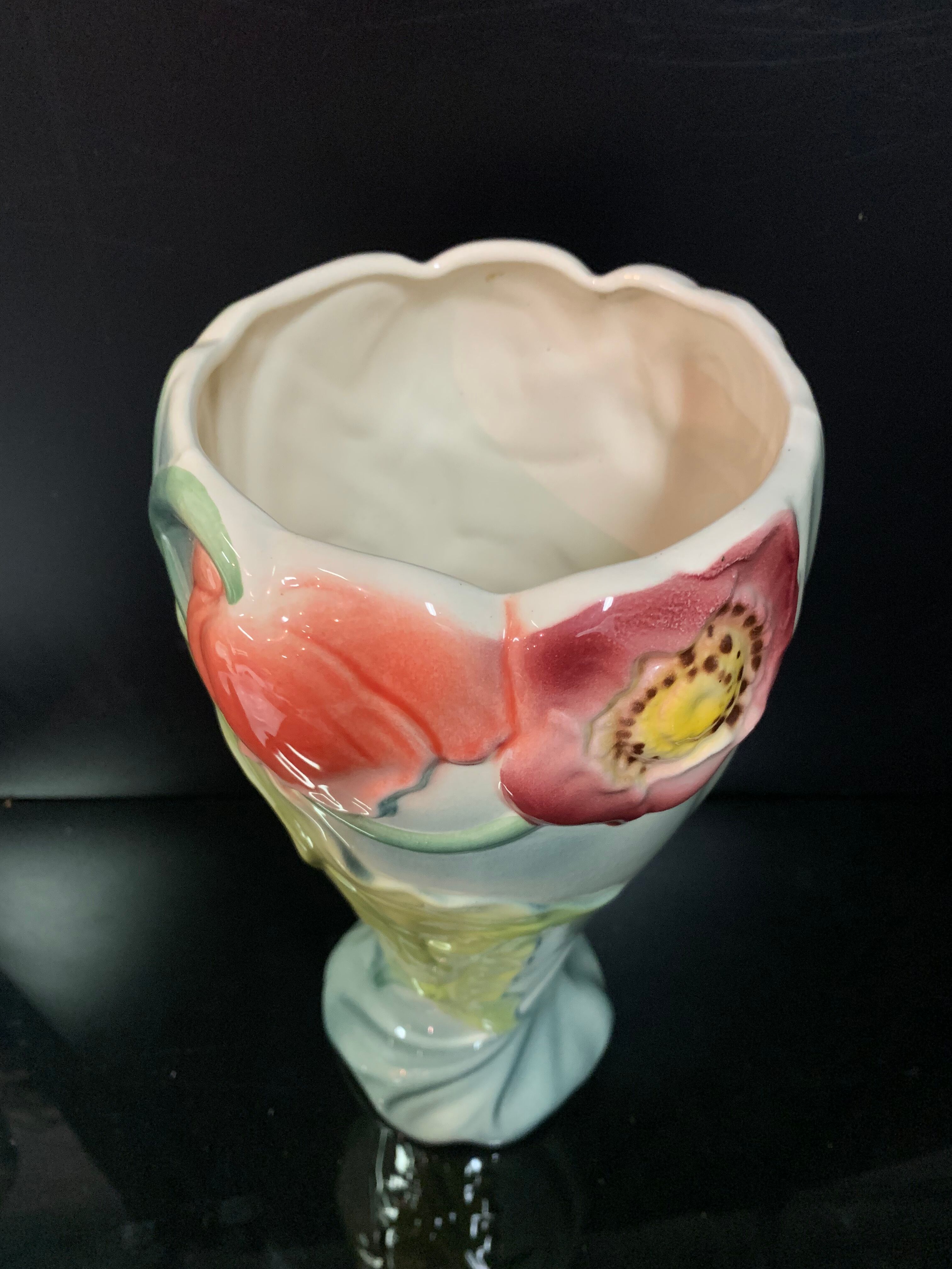 Vase saint clement decoration with flowers