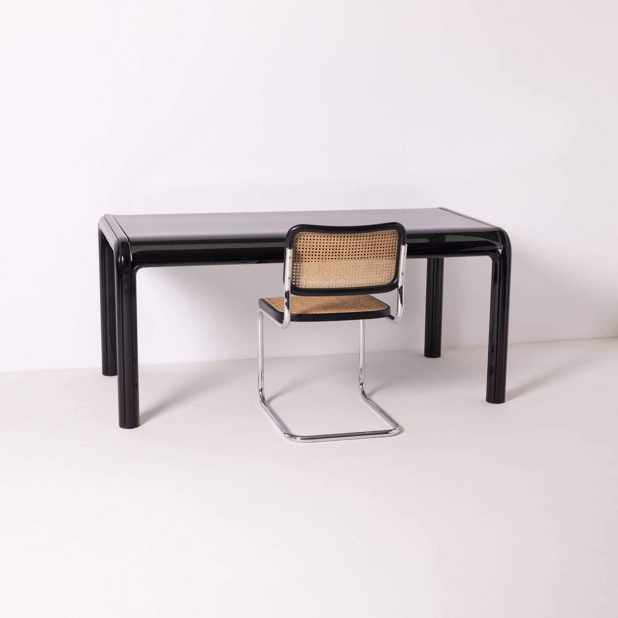 Orsay dining table by Gae Aulenti for Knoll in aluminum and tempered glass