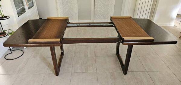 Table à manger extensible vintage – piètement traîneau – design moderniste