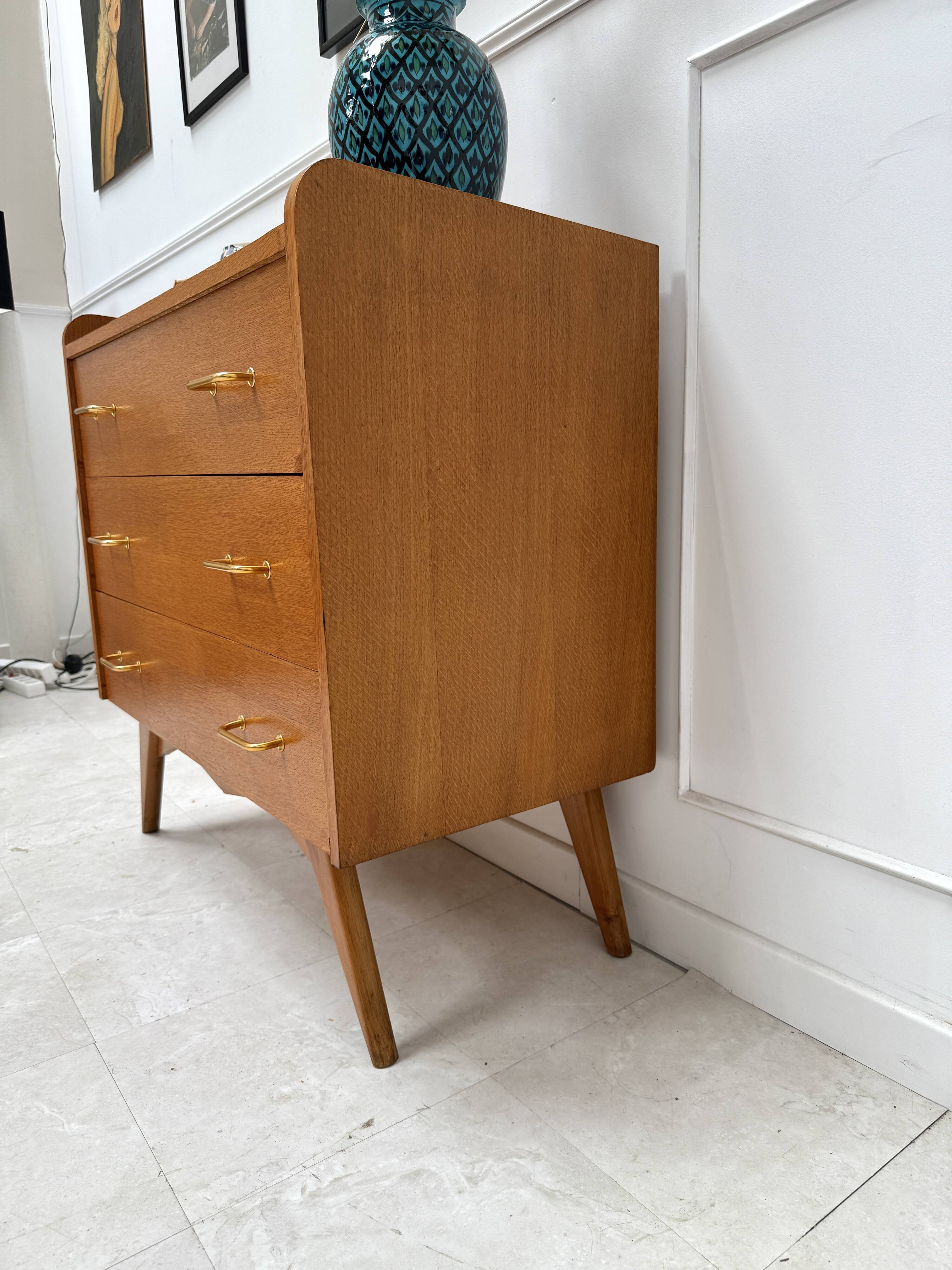 Commode pieds compas
