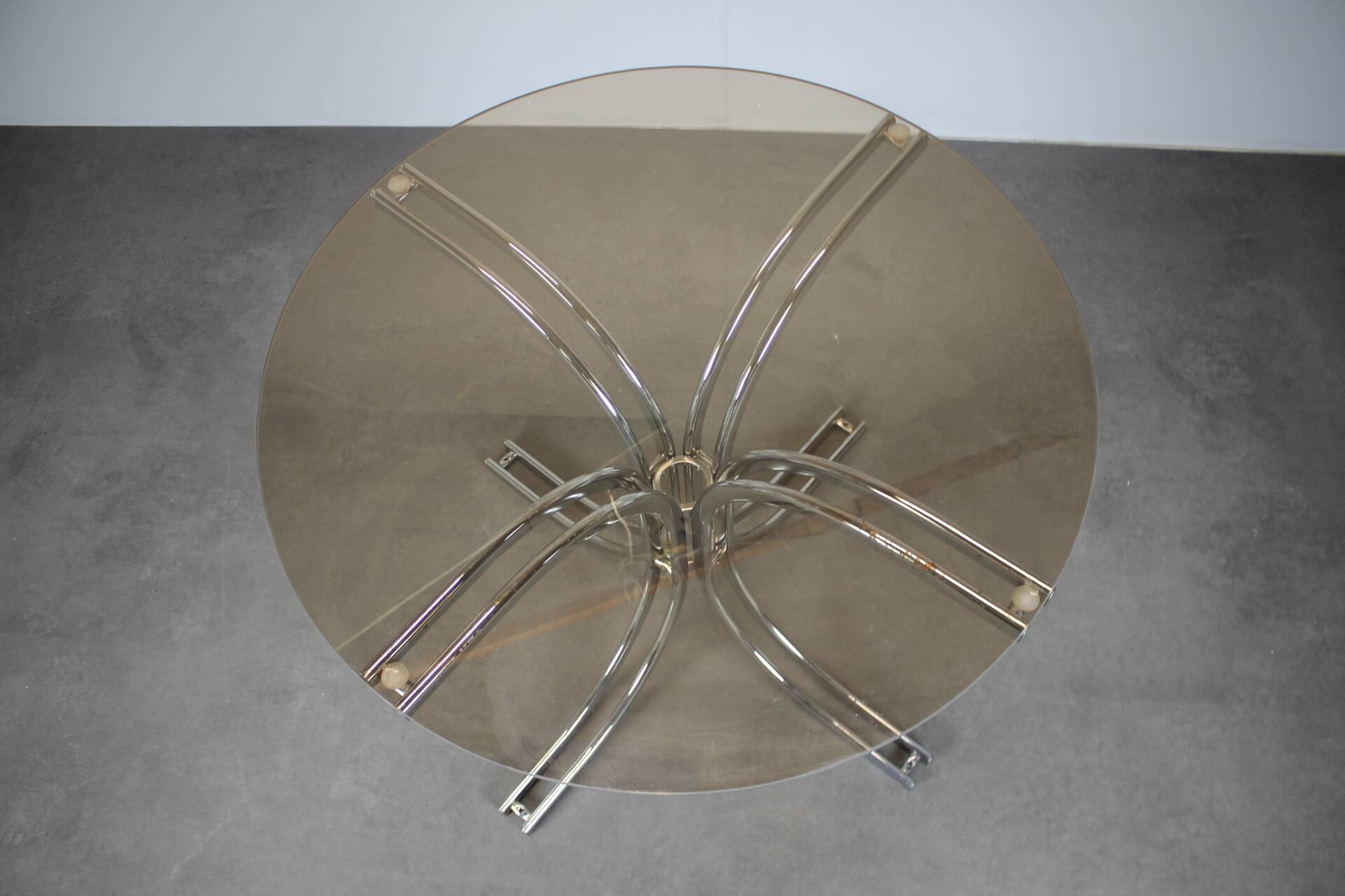 Round chrome and glass dining table / Italy, 1980s