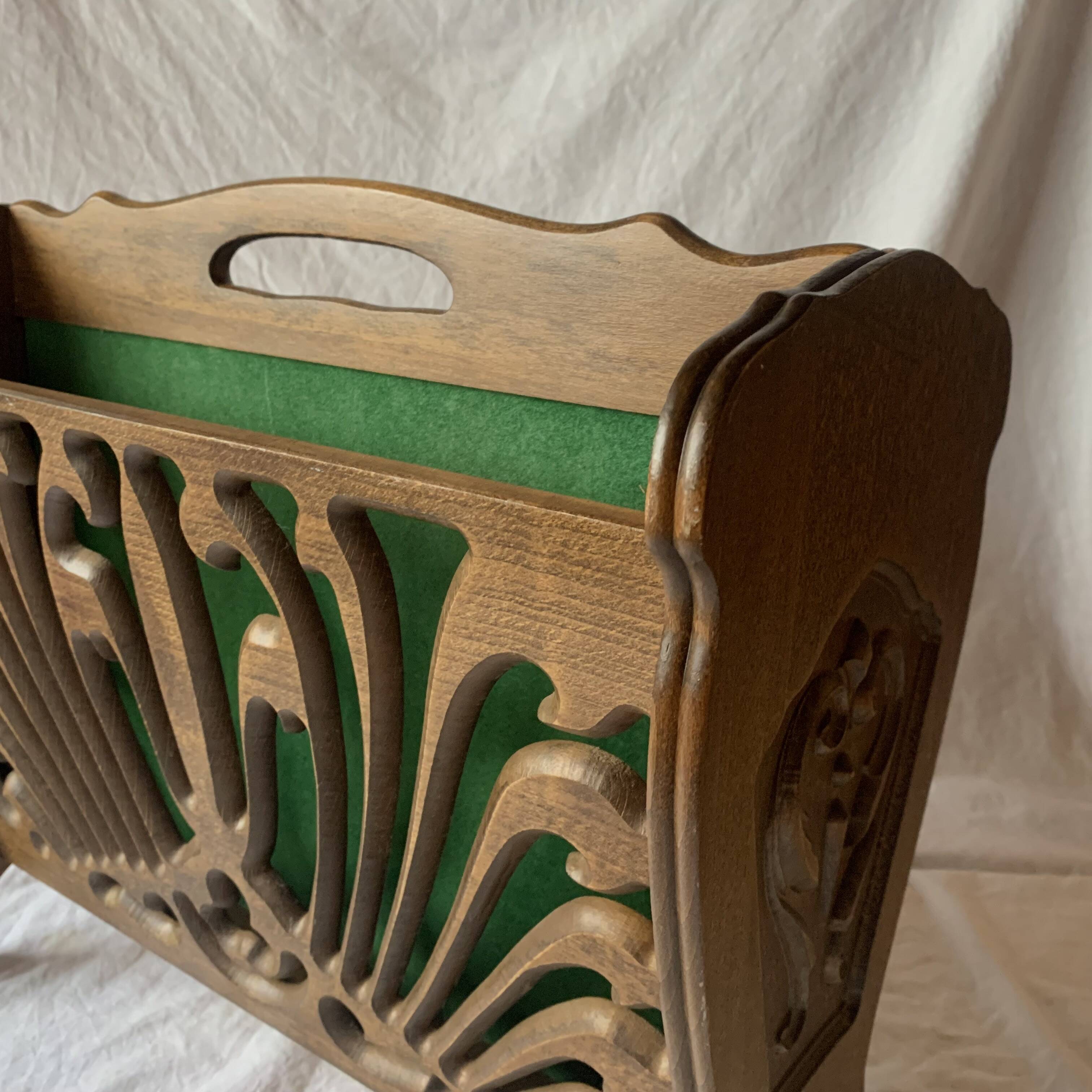 Porte-revue vintage en bois sculpté