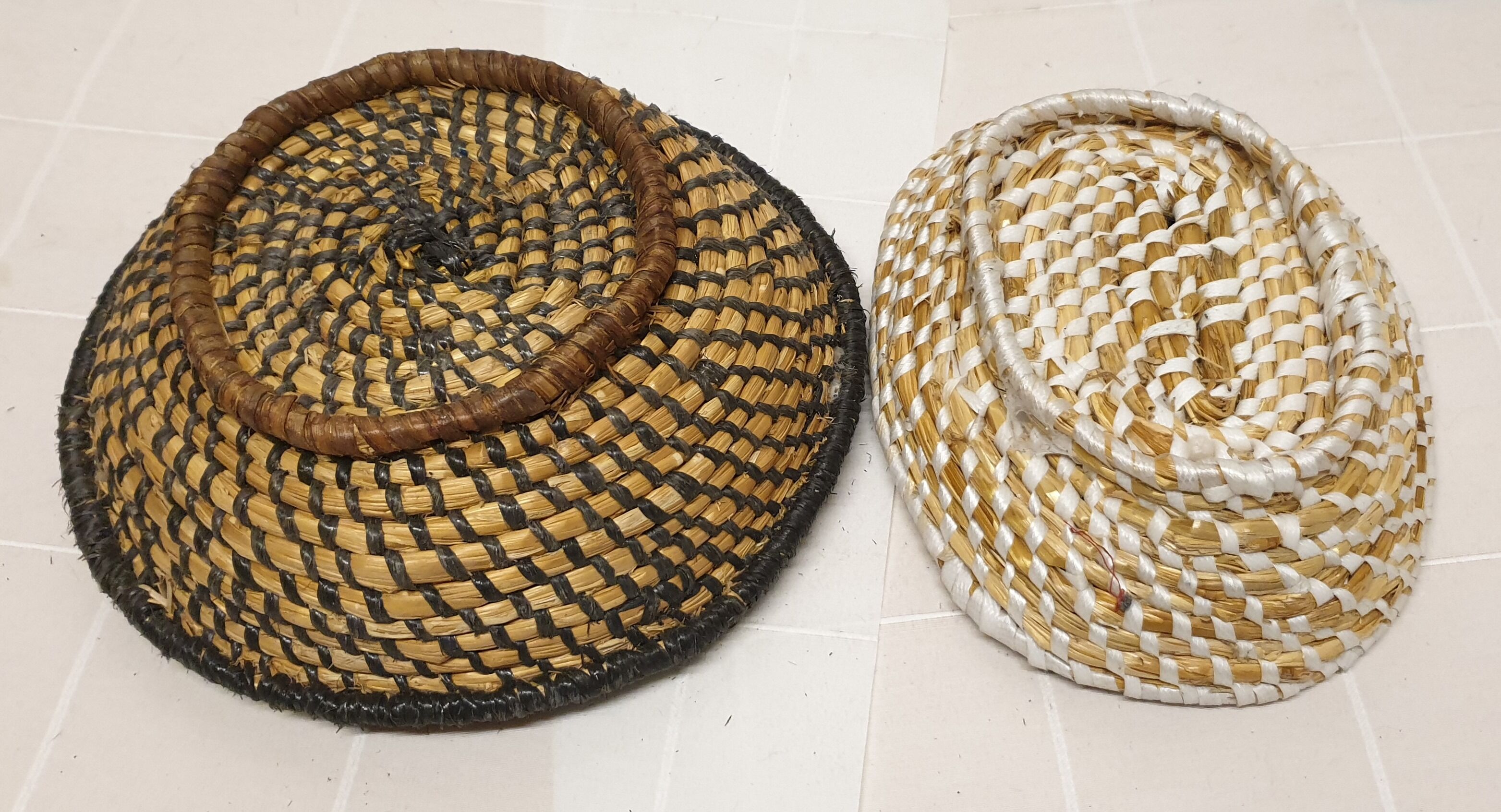 Lot of 2 old-fashioned woven pans
