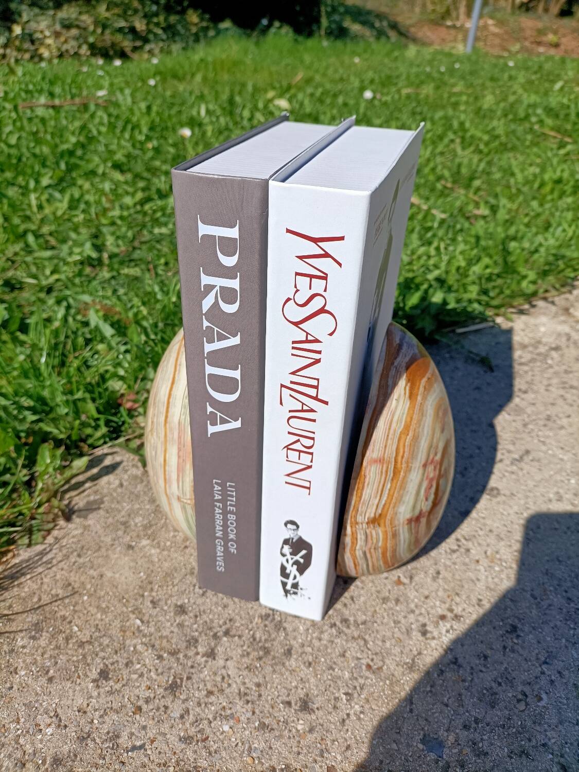 Retro marbled egg bookends 💐