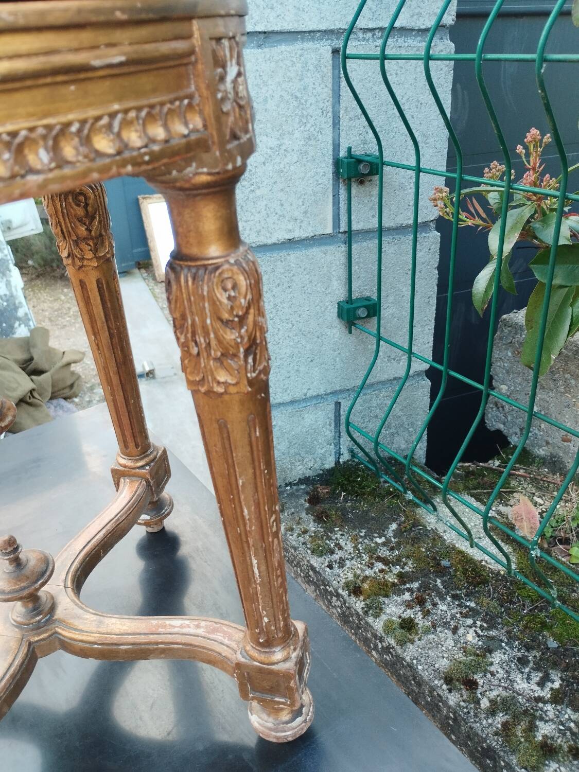 Antique piano stool in gilded wood, Louis XVI style.