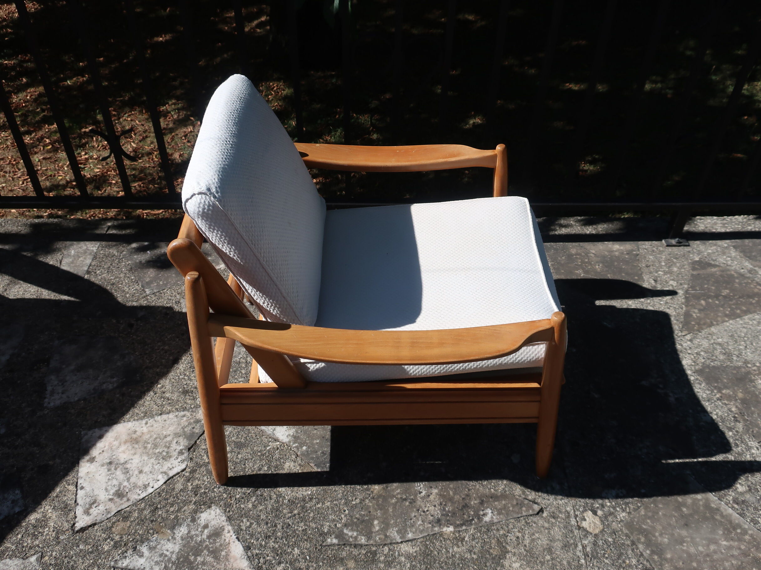 Fauteuil scandinave en  bois et tissu