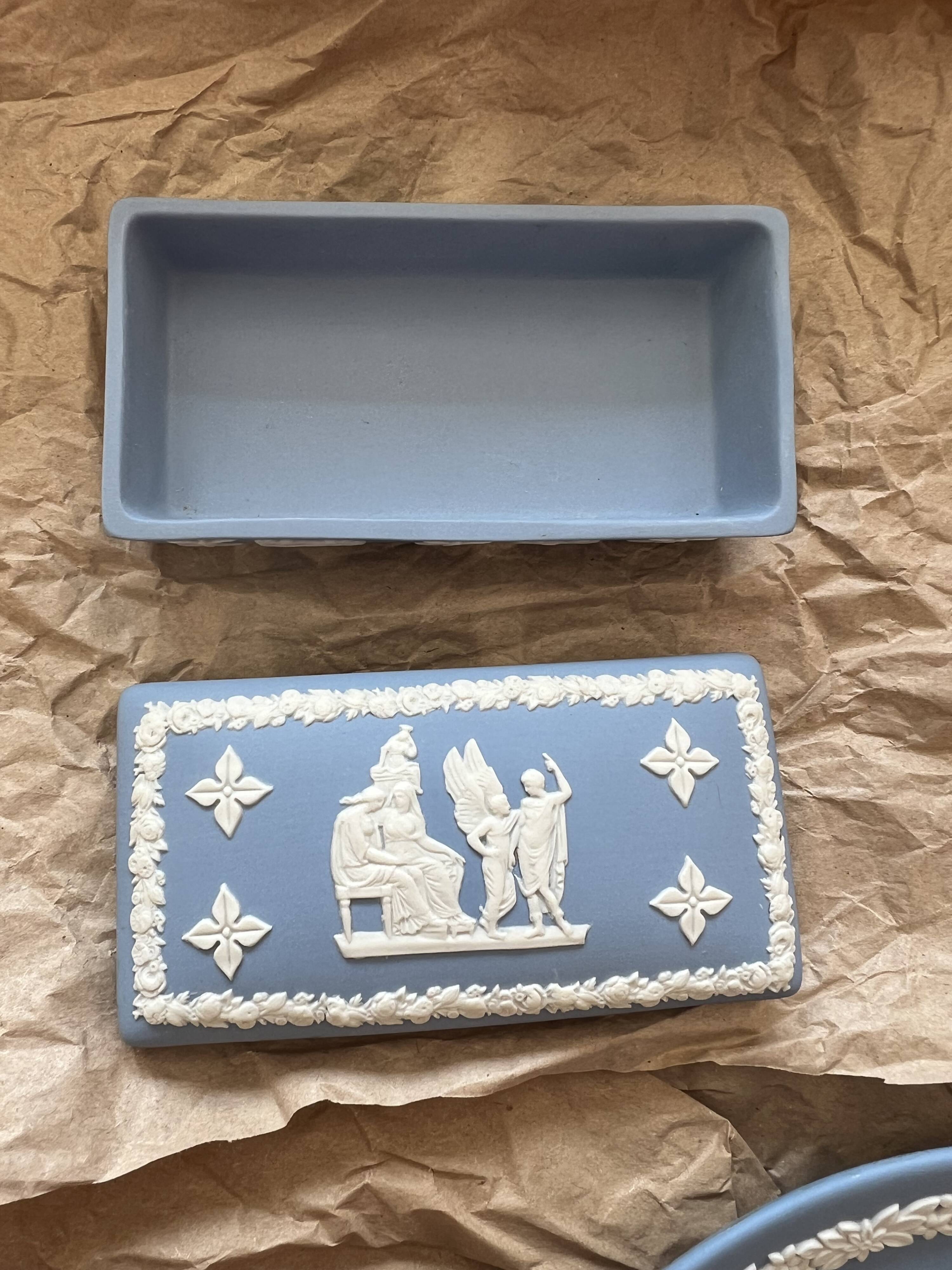 Wedgwood porcelain bonbonnière