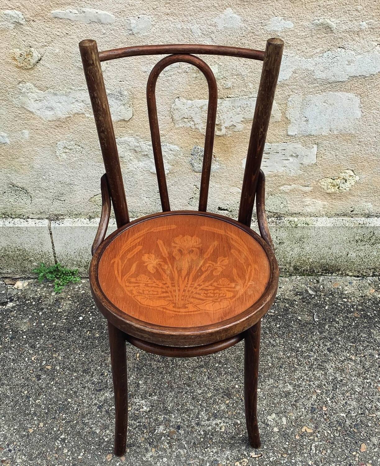 Bentwood bistro chairs in Art Nouveau style