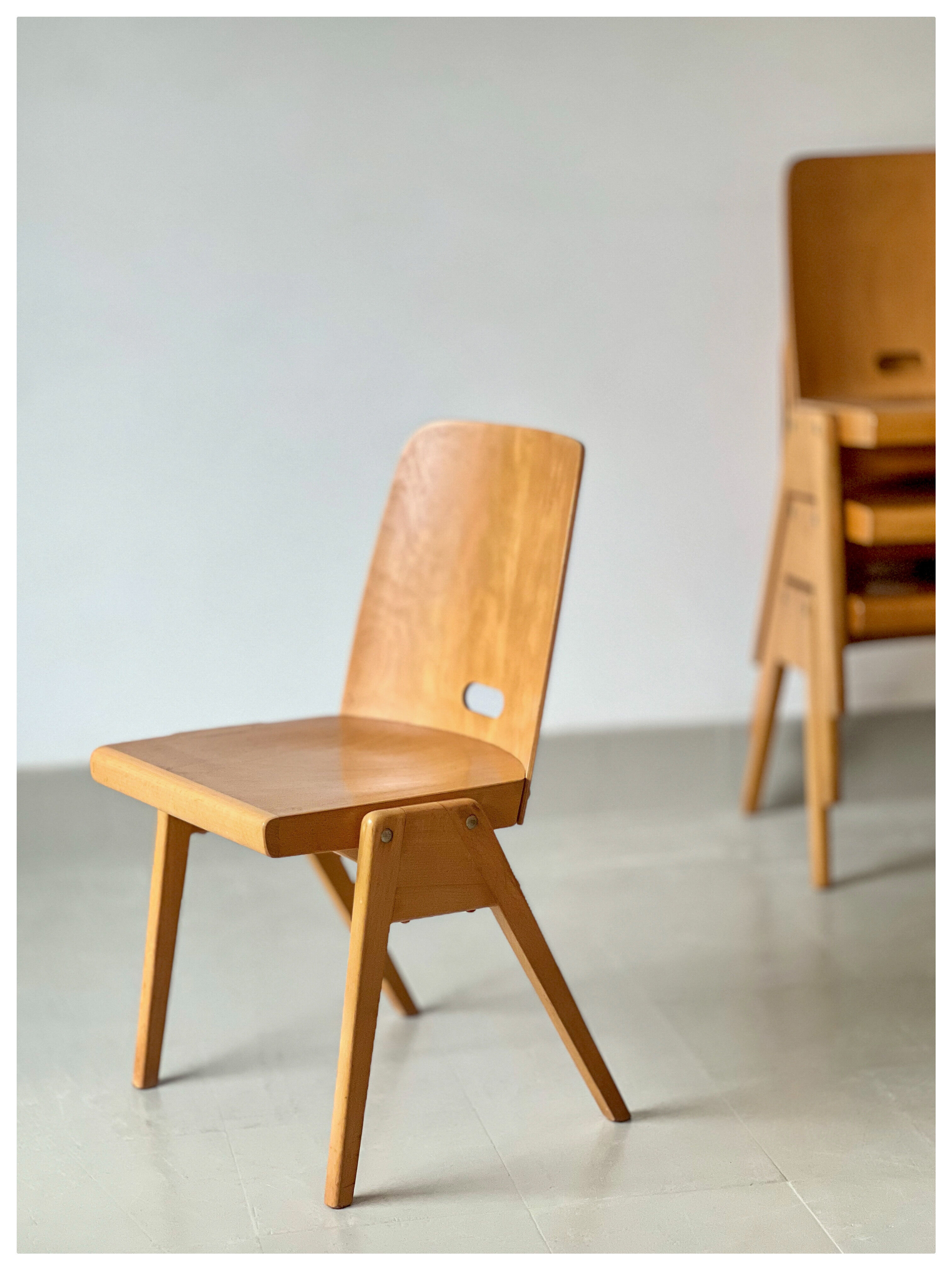 Series of 4 stackable chairs