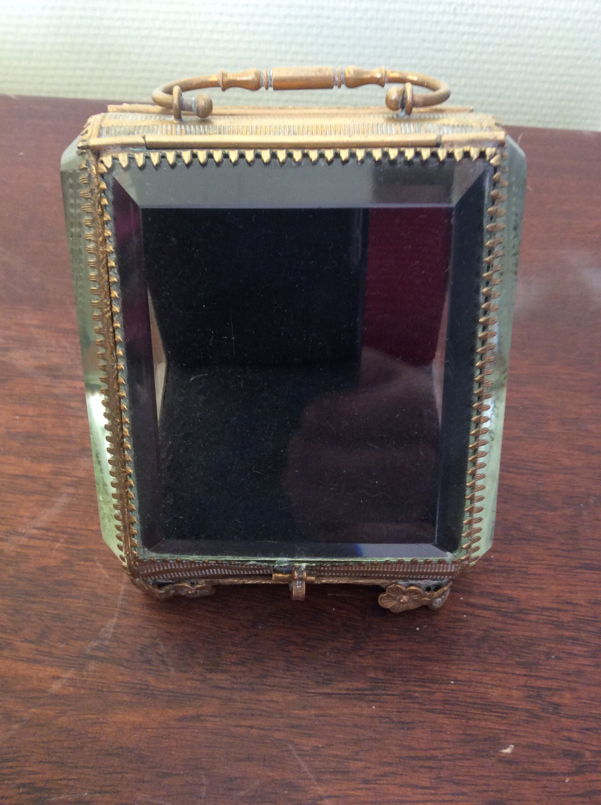 Small showcase for jewelry