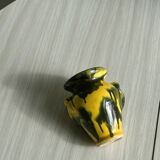 Petit vase en céramique, couleurs jaune et vert, design artistique,