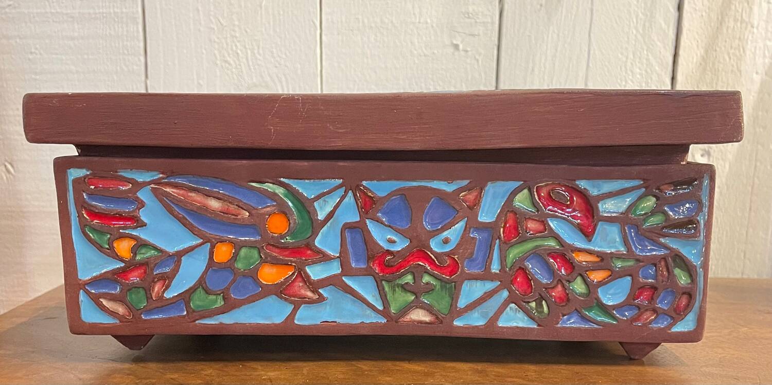 Ceramic box by Gabrielle Mankiewicz