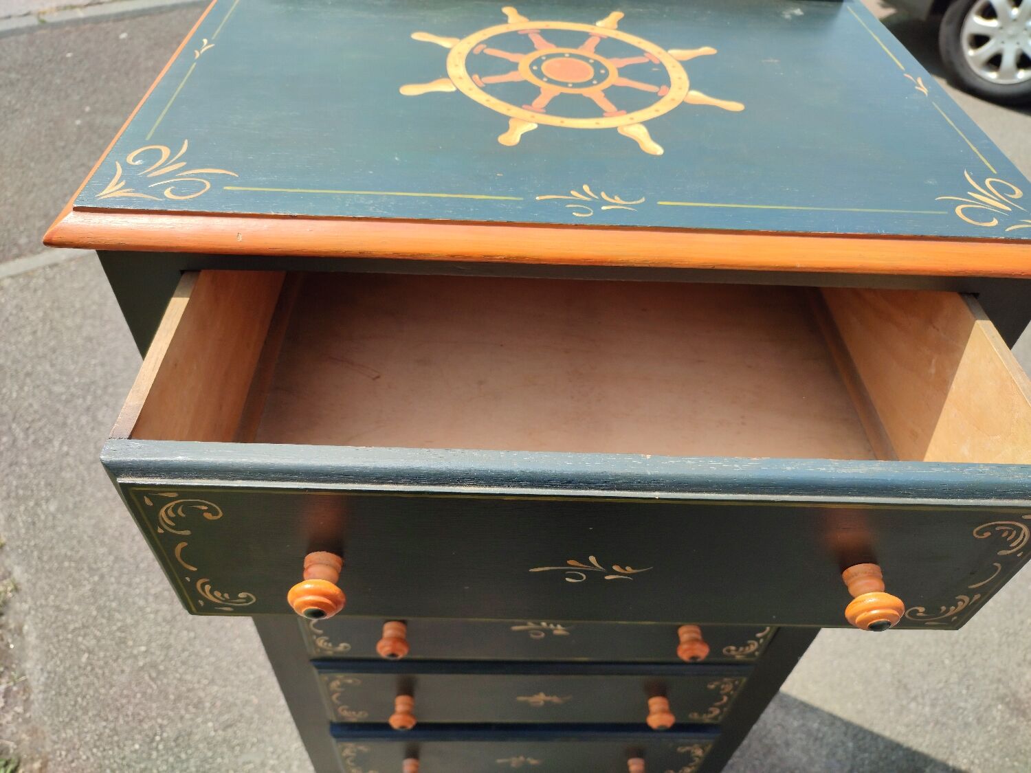 Vintage chiffonnier