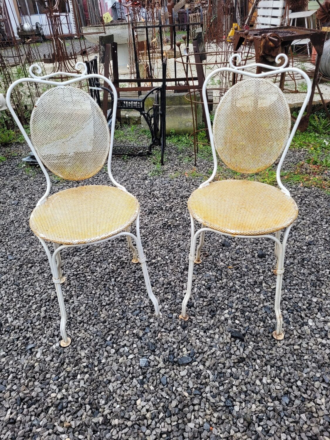 Paire de chaises de jardin en fer forgé