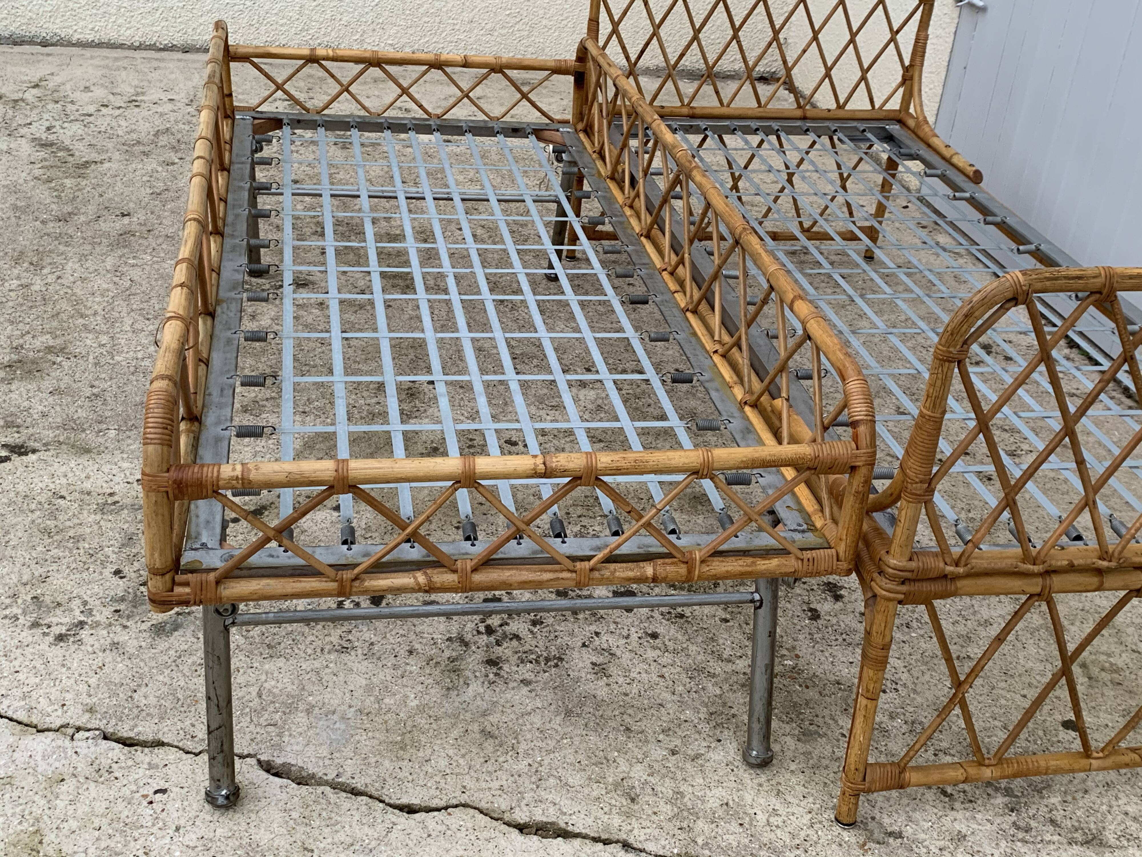 Rattan leg bed 1960