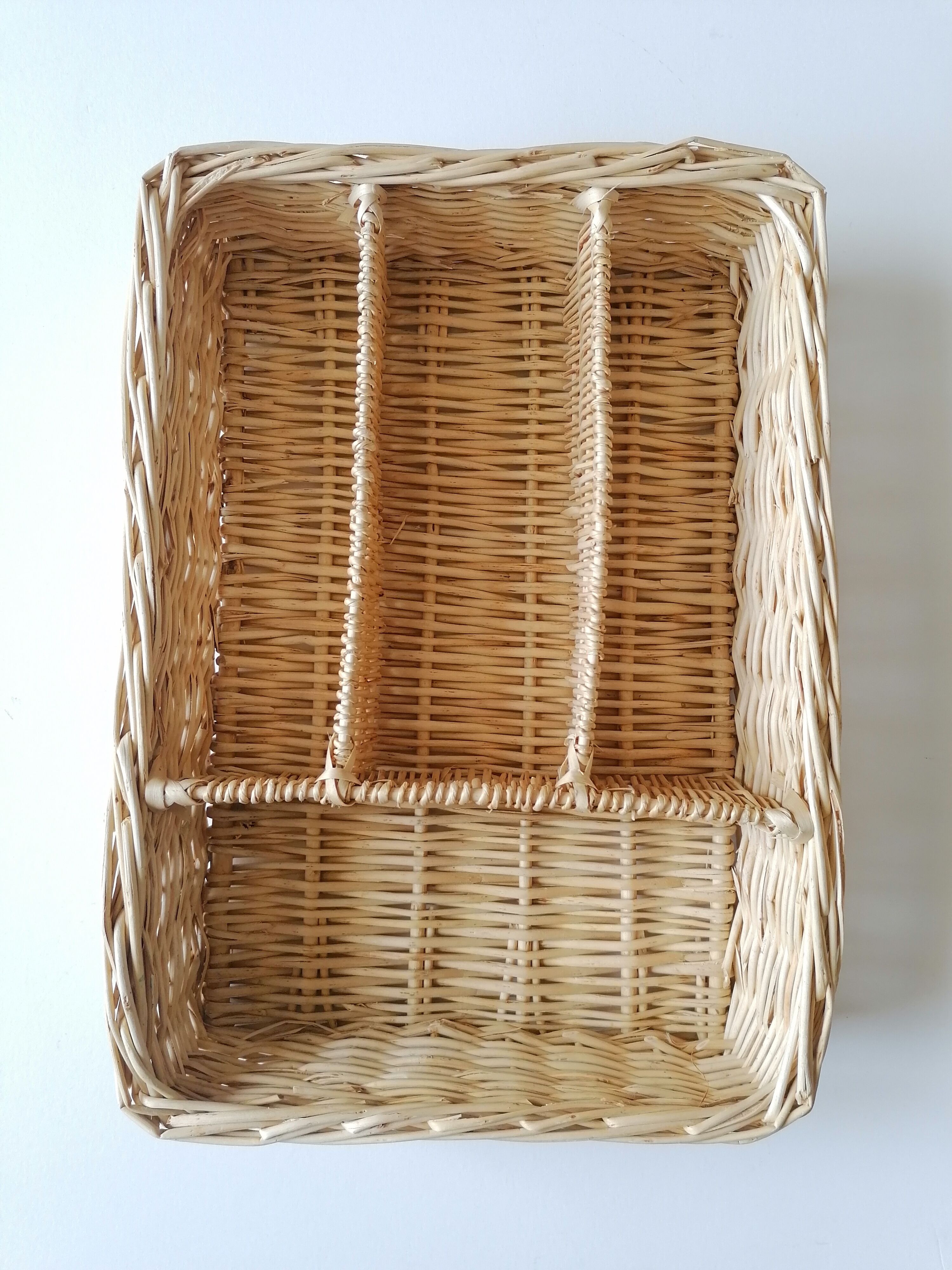 Wicker basket for cutlery