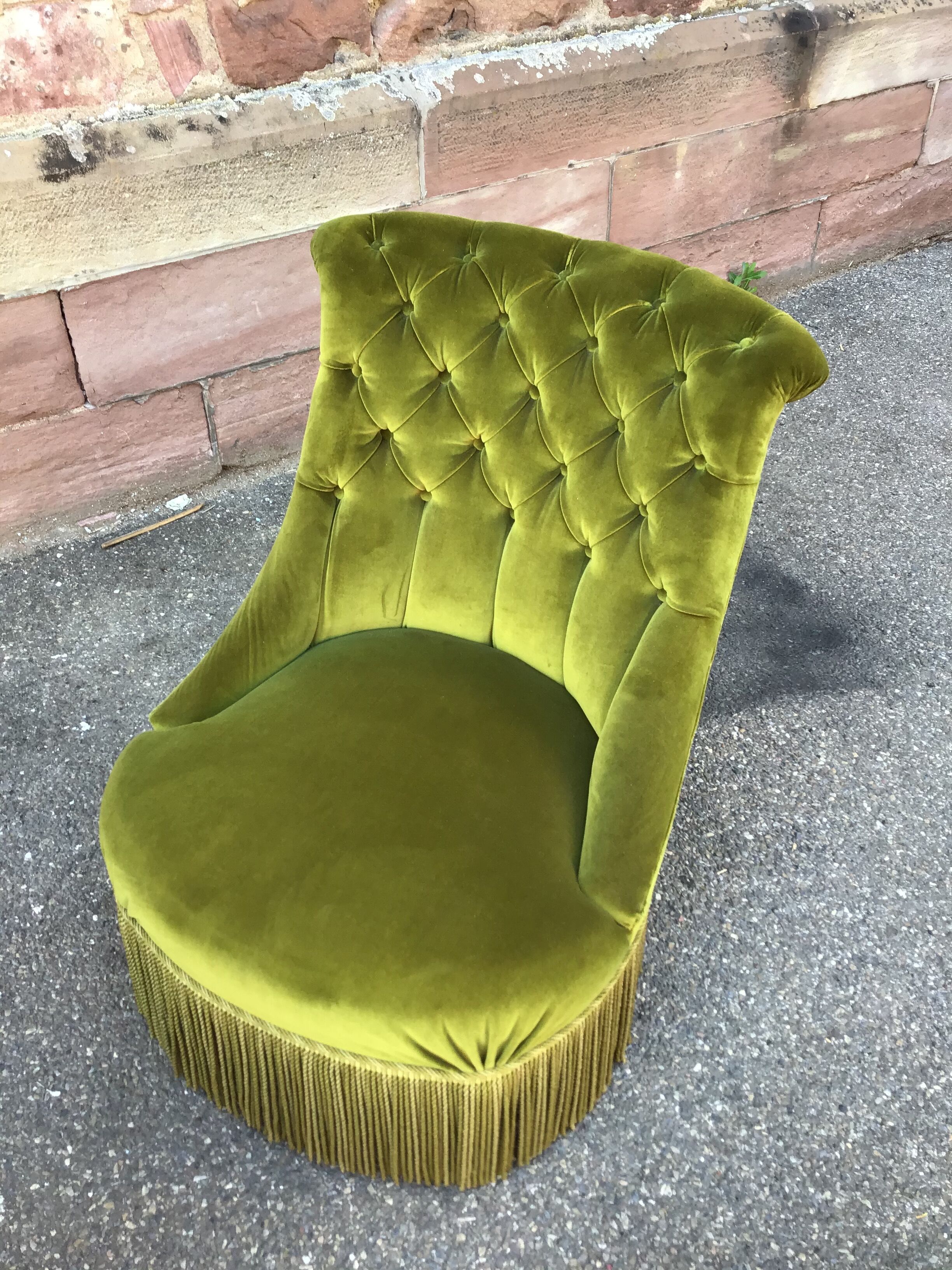 Paire de chauffeuses fauteuils crapaud 1930