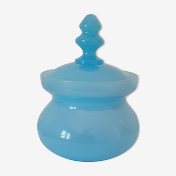 Pot en opaline bleue