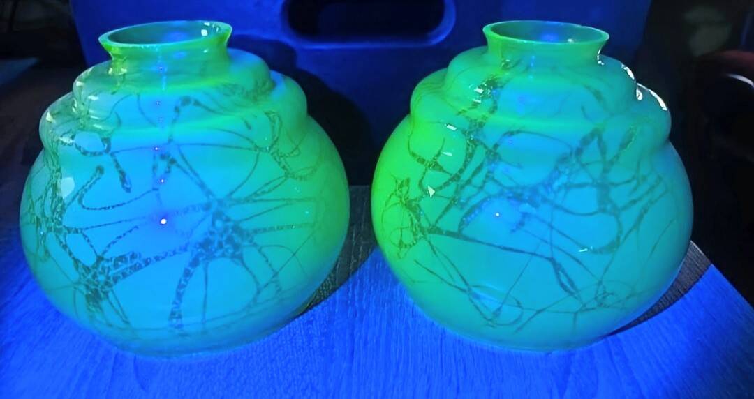 Pair of Art Deco lamp globes (circa 1930) made of blown glass.