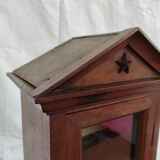 Showcase to pose nineteenth century walnut