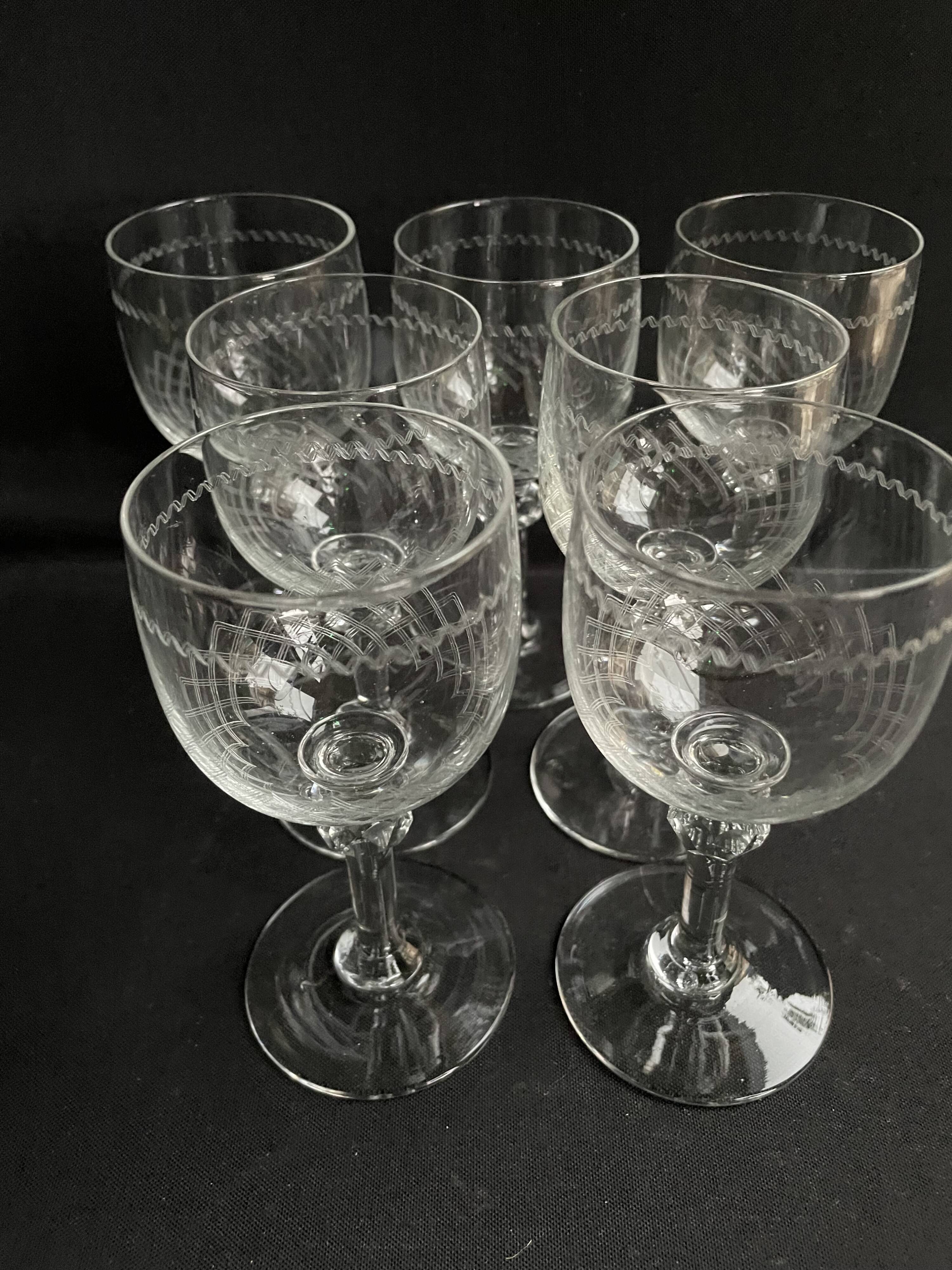 7 wine glasses – Blown, cut and guilloché glass