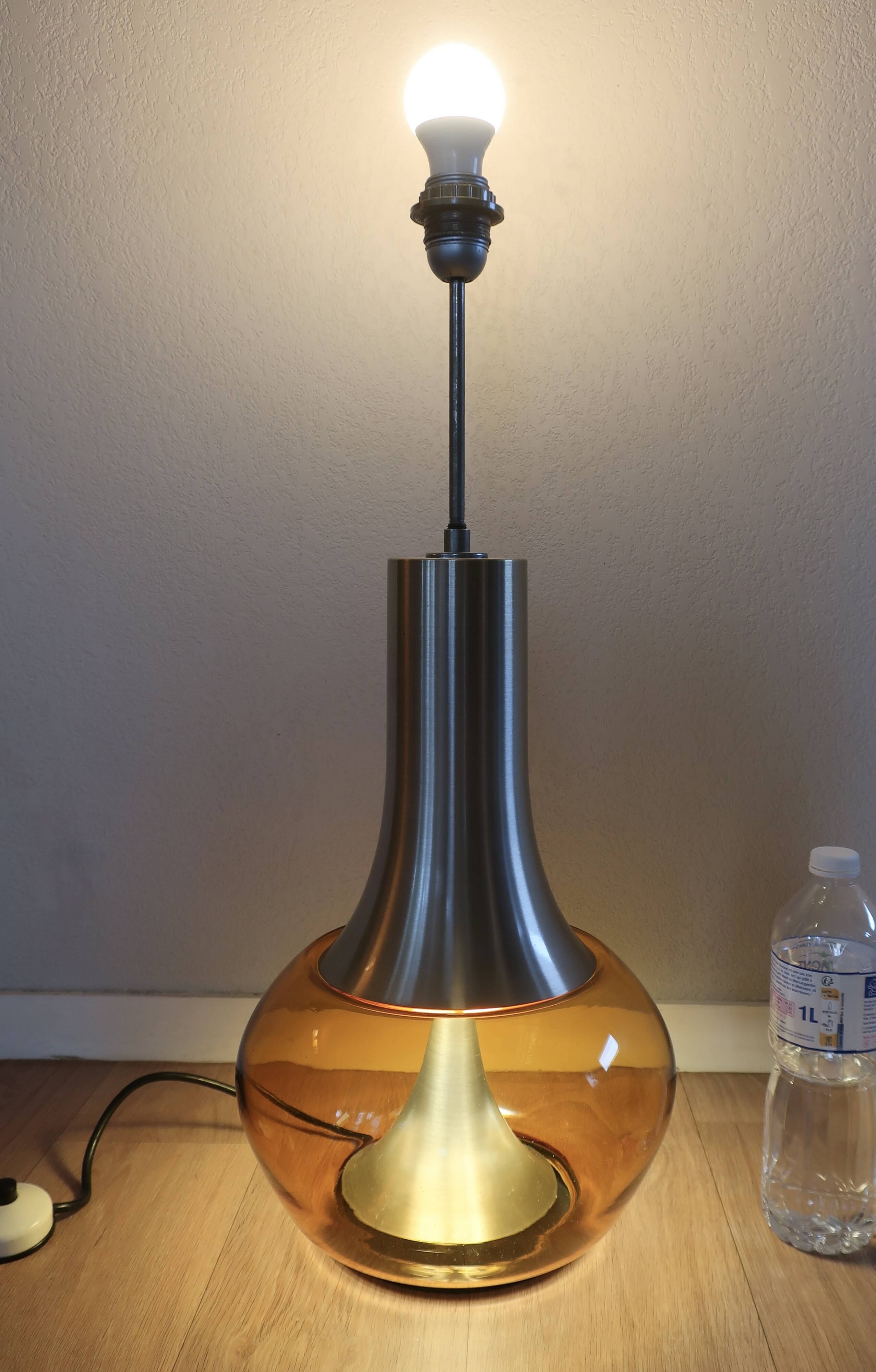 Doria lamp base 69 cm in very good condition from the 1960s/70s with a differential switch.