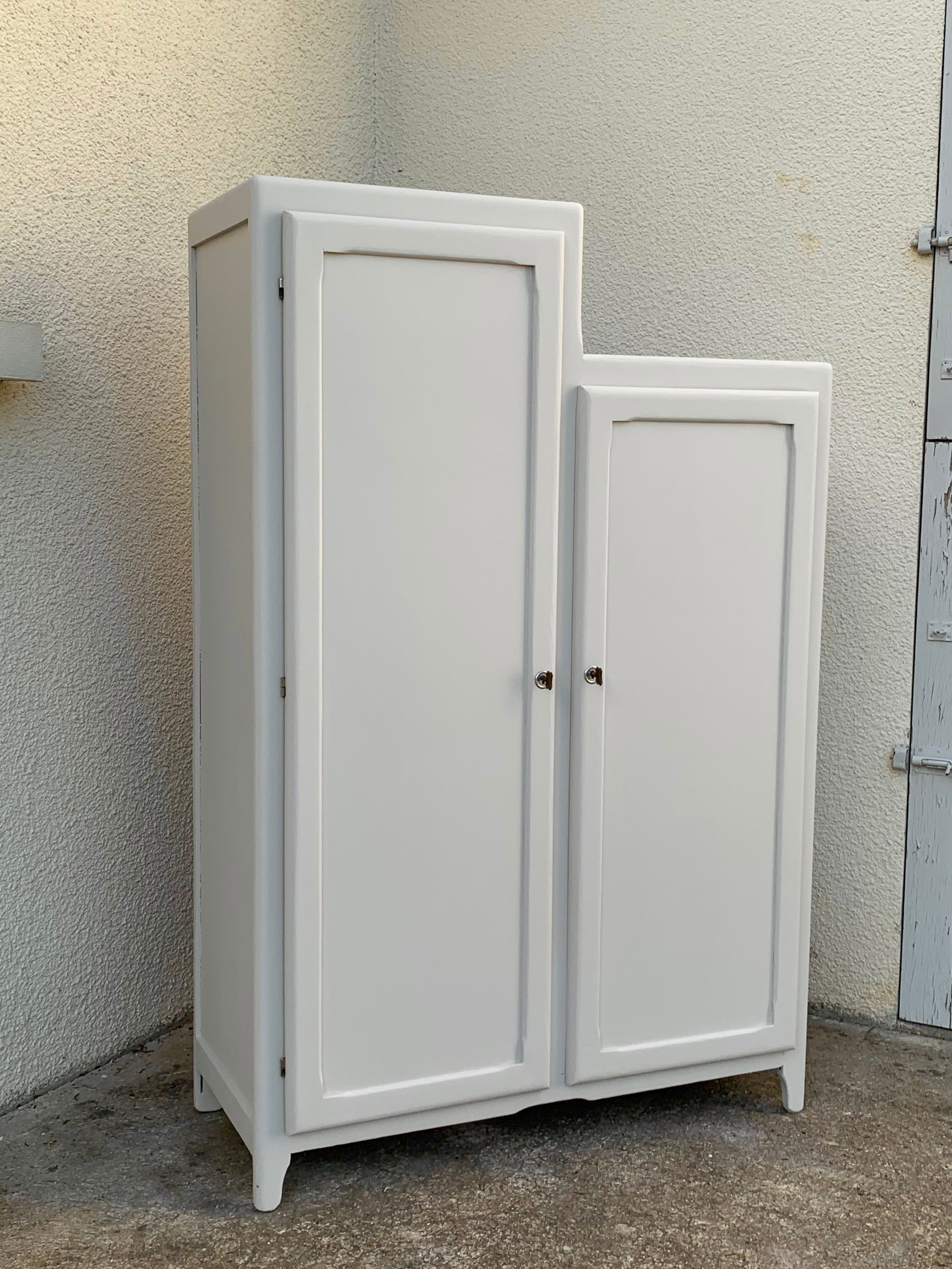 Asymmetrical Parisian wardrobe 1940