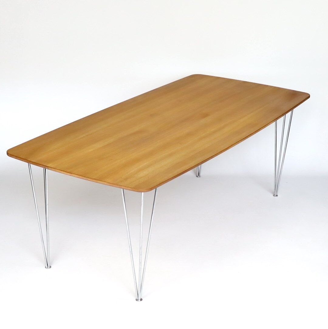 Dining table elliptical feet